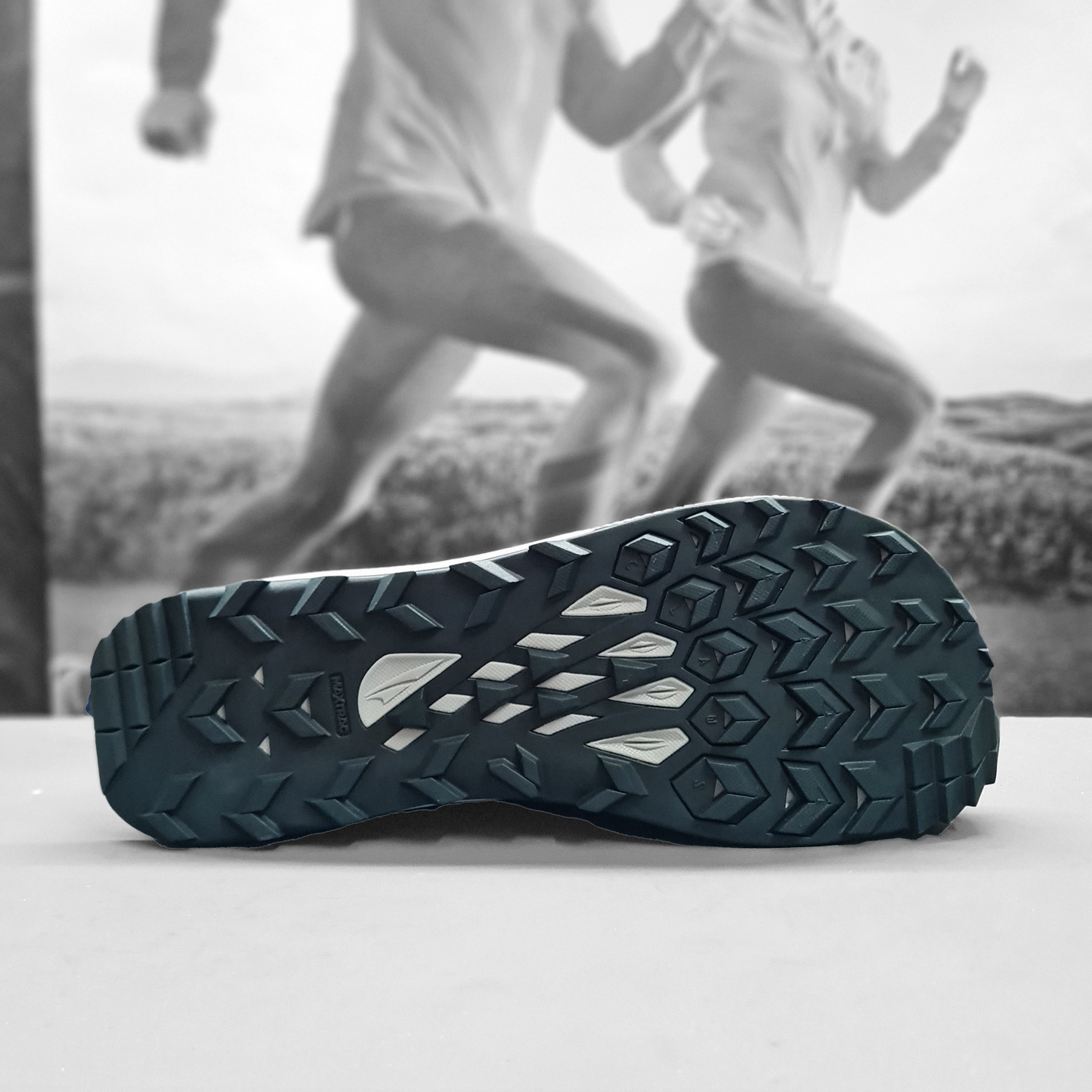 Altra Lone Peak 8 Mens Trail Running Shoe - Durban Runner 7.5 / Black/Green