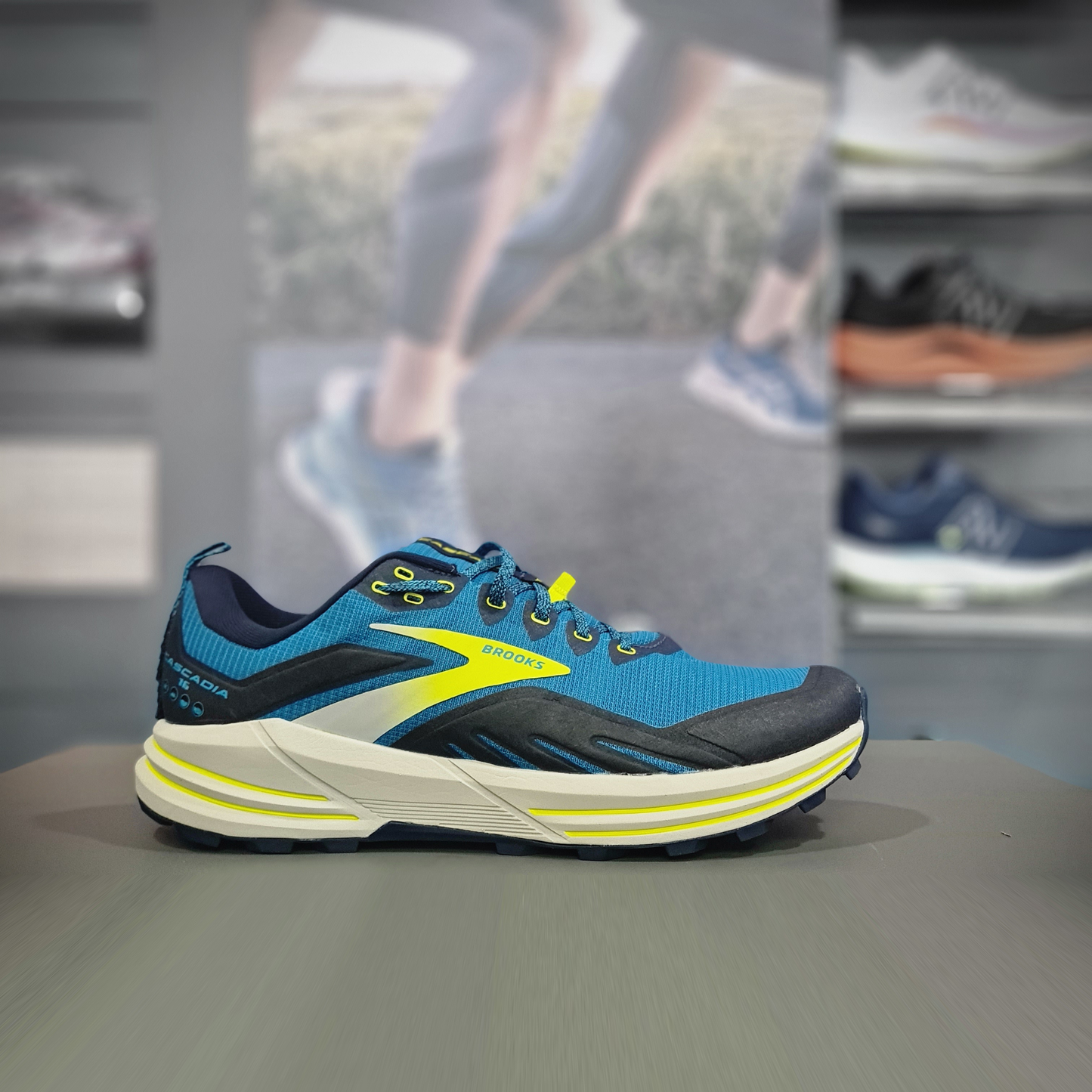 Brooks Cascadia 16 Mens - Durban Runner 6.5 / Black/Navy