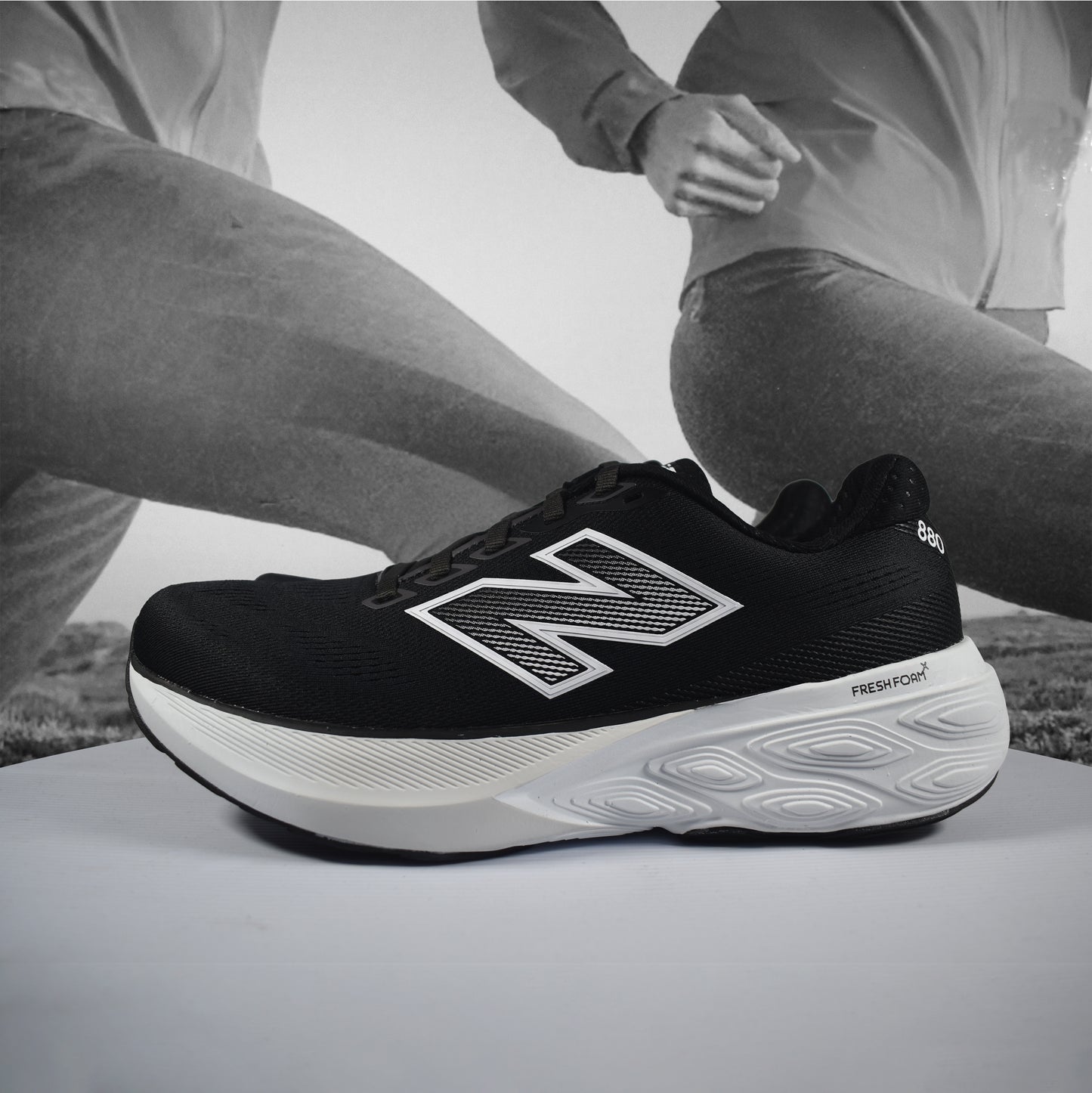 New Balance 880 V15 2E Mens Running Shoes (WIDE) - Durban Runner 7.5 / Black White