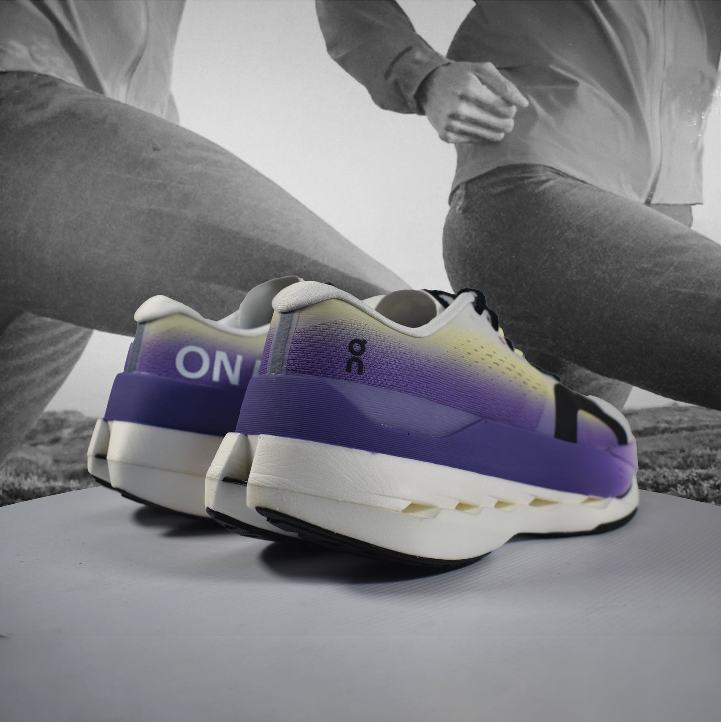 On Cloud Cloudboom Max Mens Running Shoes - Durban Runner 7.5 / White - Juniper