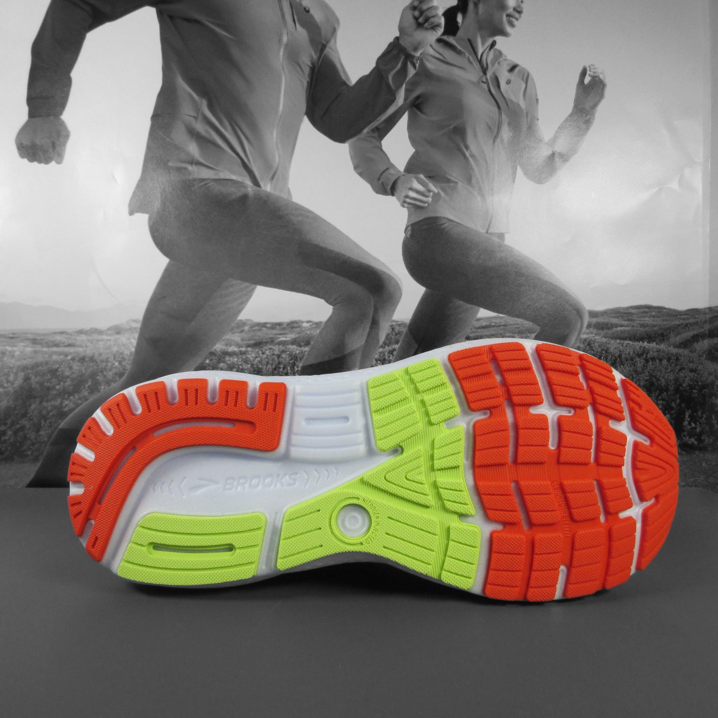 Brooks Ghost 16 Mens - Durban Runner 7.5 / Black/Mandarin Red/Green