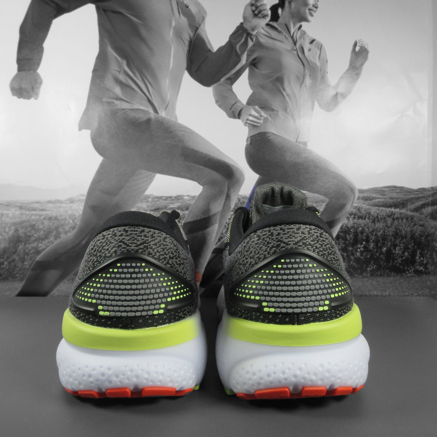 Brooks Ghost 16 Mens - Durban Runner 7.5 / Black/Mandarin Red/Green