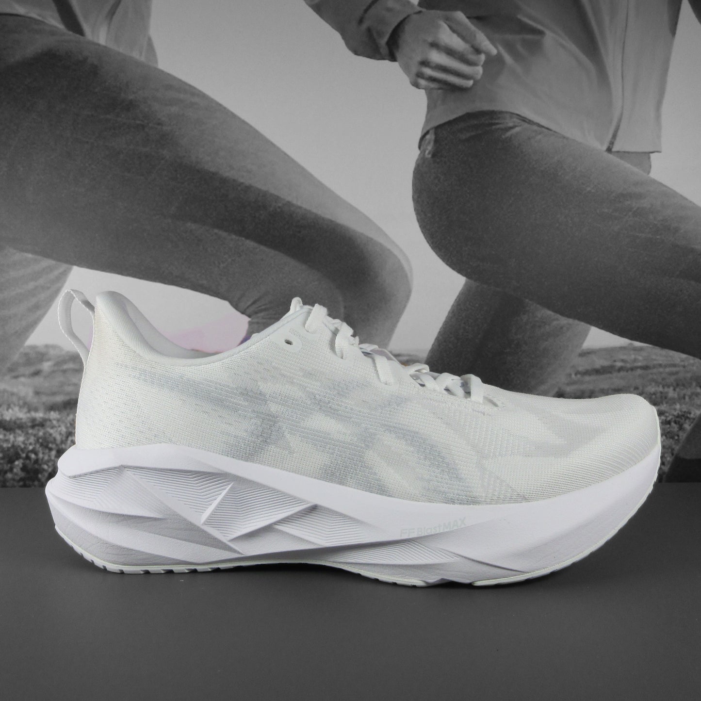 Asics Novablast 5 Mens - Durban Runner 7.5 / white/piedmont grey