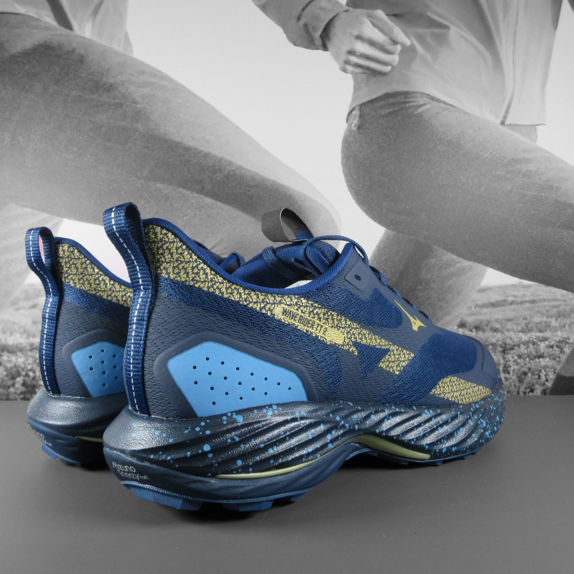 Mizuno Wave Rider TT2 Mens - Durban Runner 7.5 / navy/gold