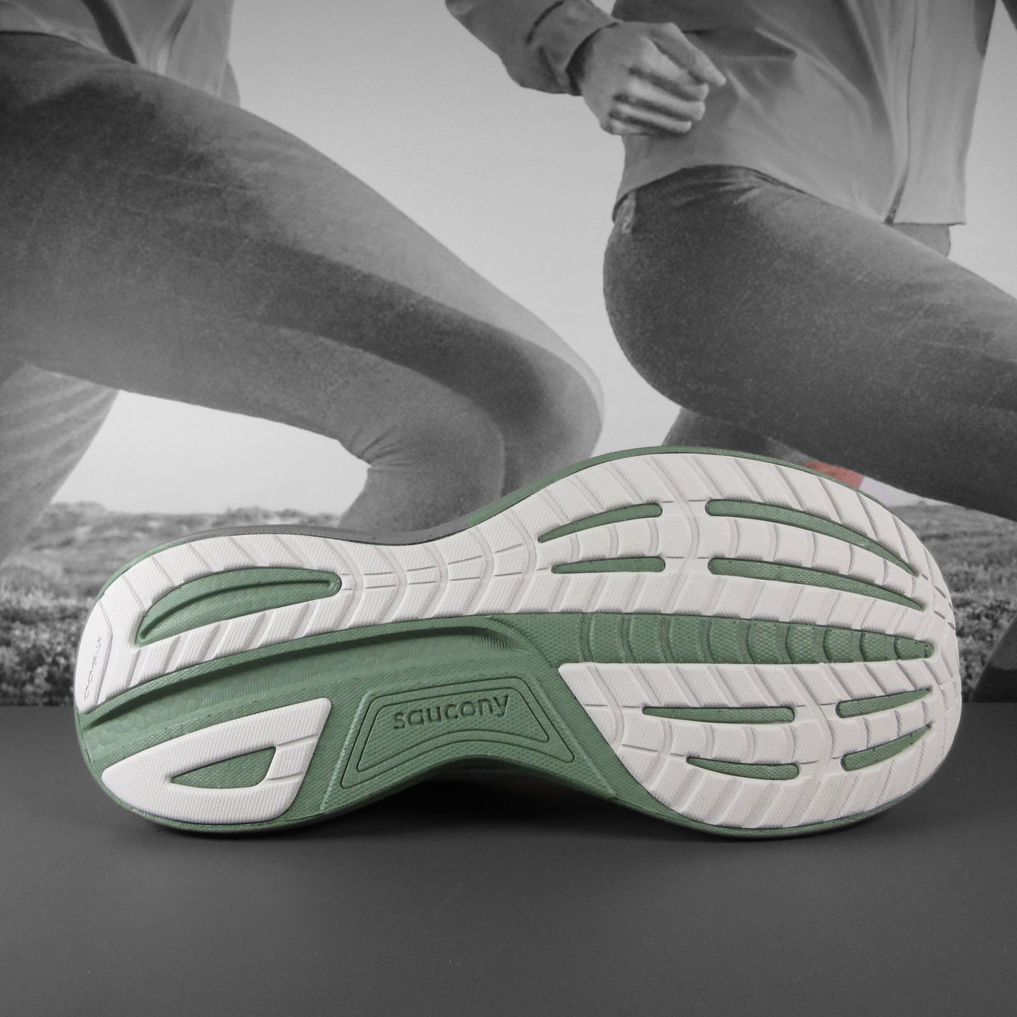 Saucony Ride 18 Mens Running Shoe - Durban Runner 7.5 / wht/oliv