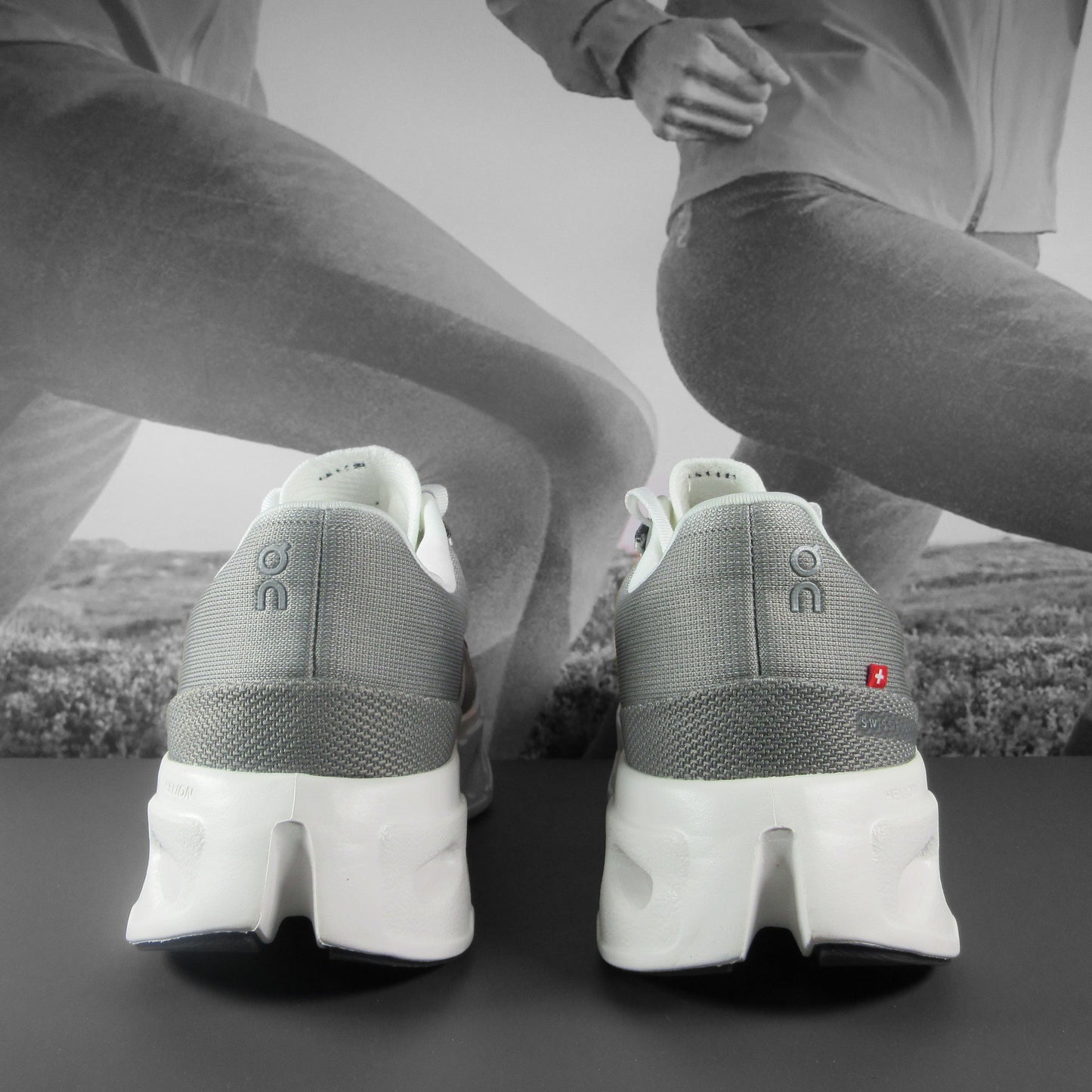 On Cloud Eclipse Womens - Durban Runner 4 / ALLOY/WHITE