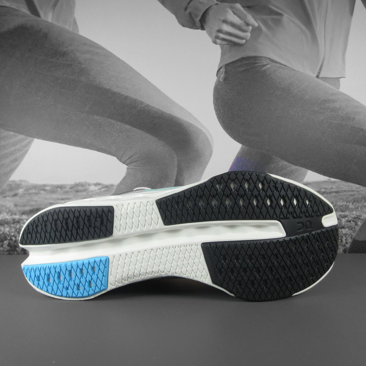 On Cloud Cloudsurfer Next Mens - Durban Runner 7.5 / HONEYDEW/IVORY