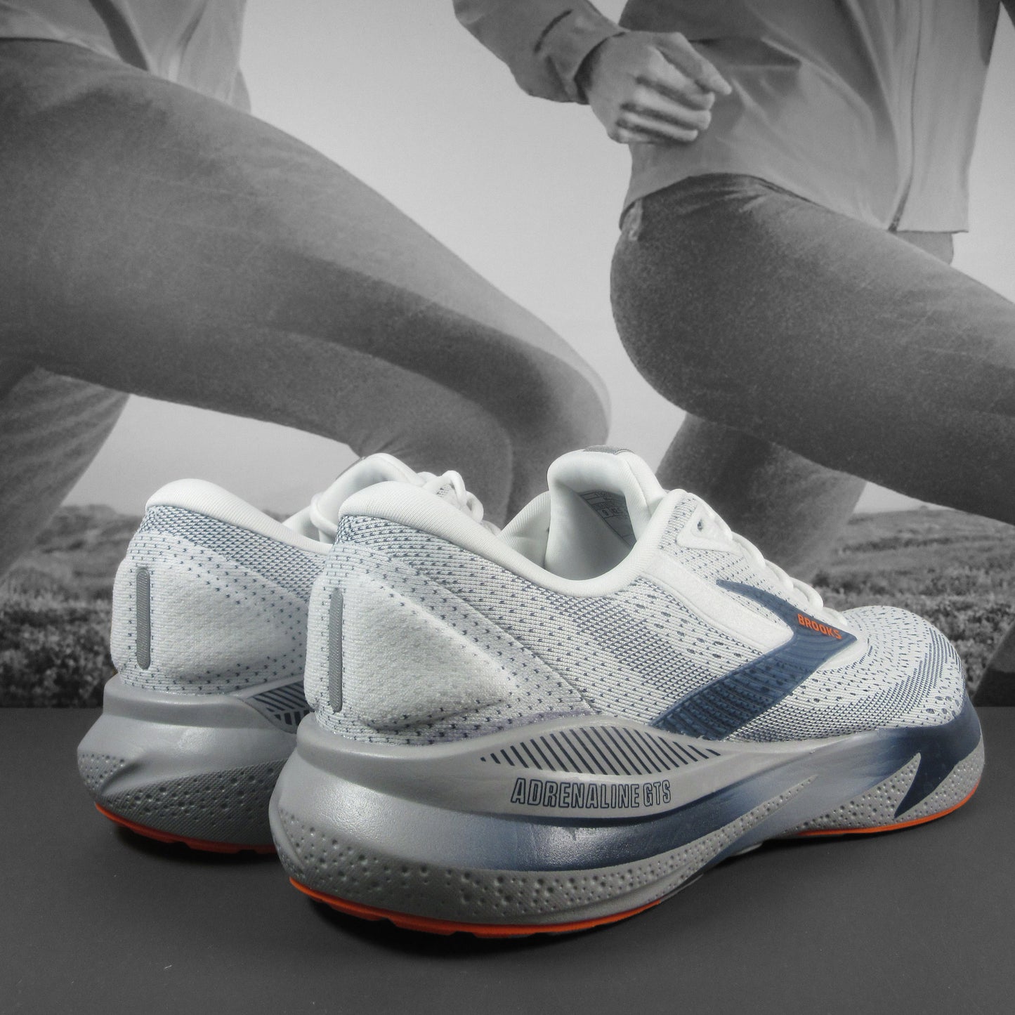 Brooks Adrenaline GTS 24 Mens - Durban Runner 7.5 / white peacoat alley