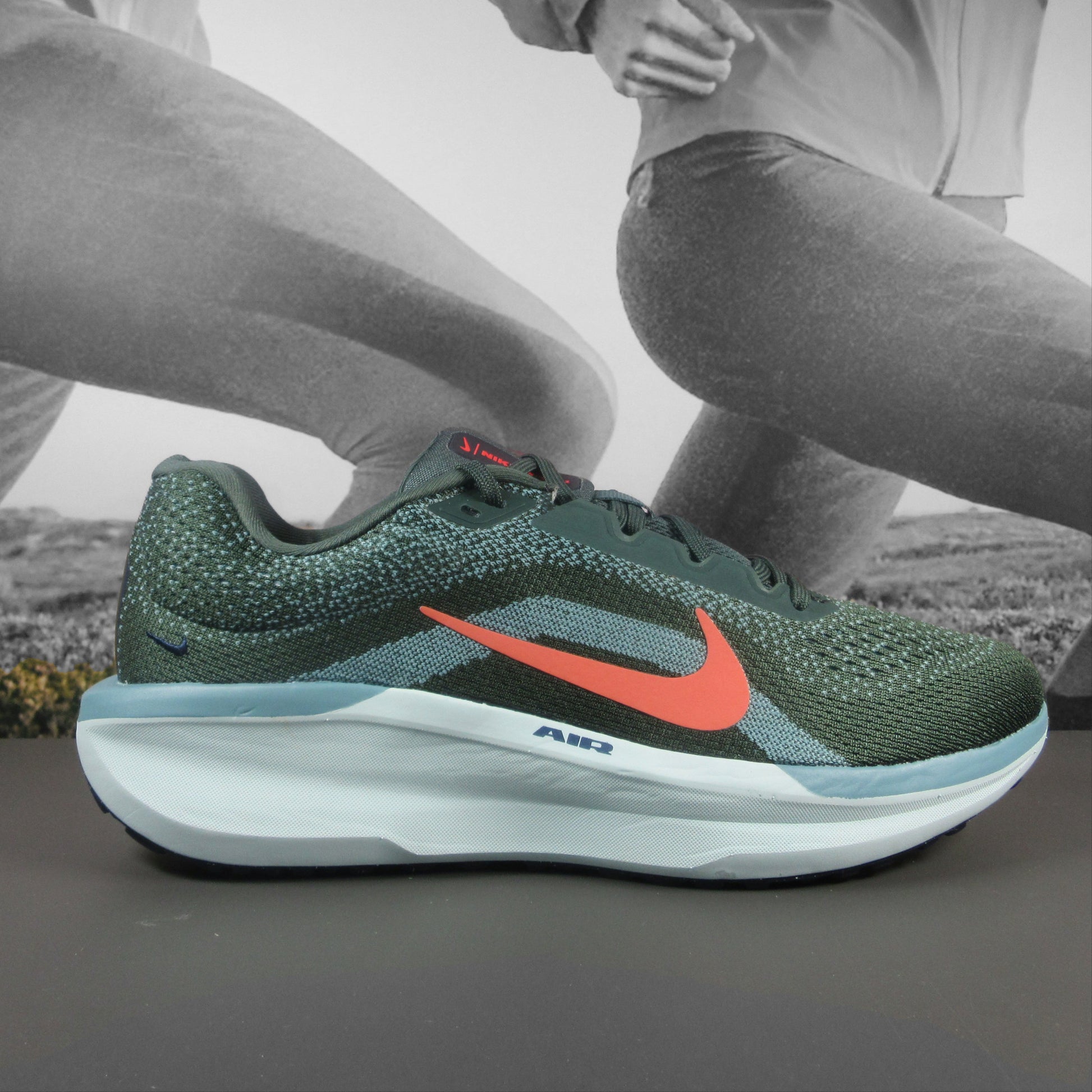 Nike Winflo 11 Mens - Durban Runner 9 / Vintage Green/Magic Ember-Denim Turq