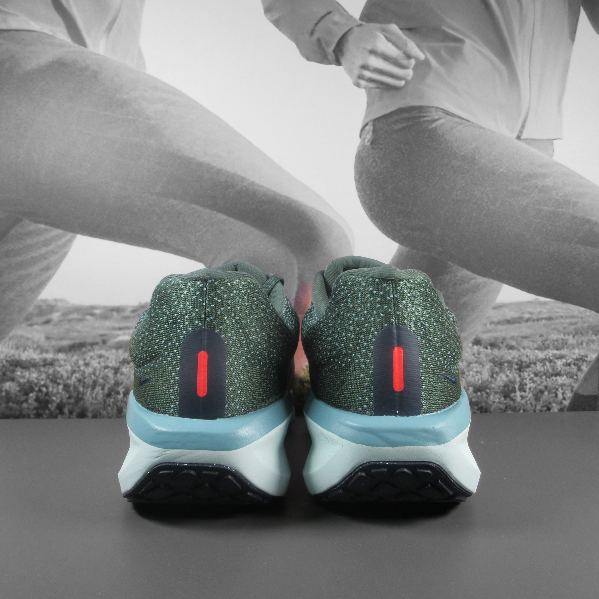 Nike Winflo 11 Mens - Durban Runner 9 / Vintage Green/Magic Ember-Denim Turq