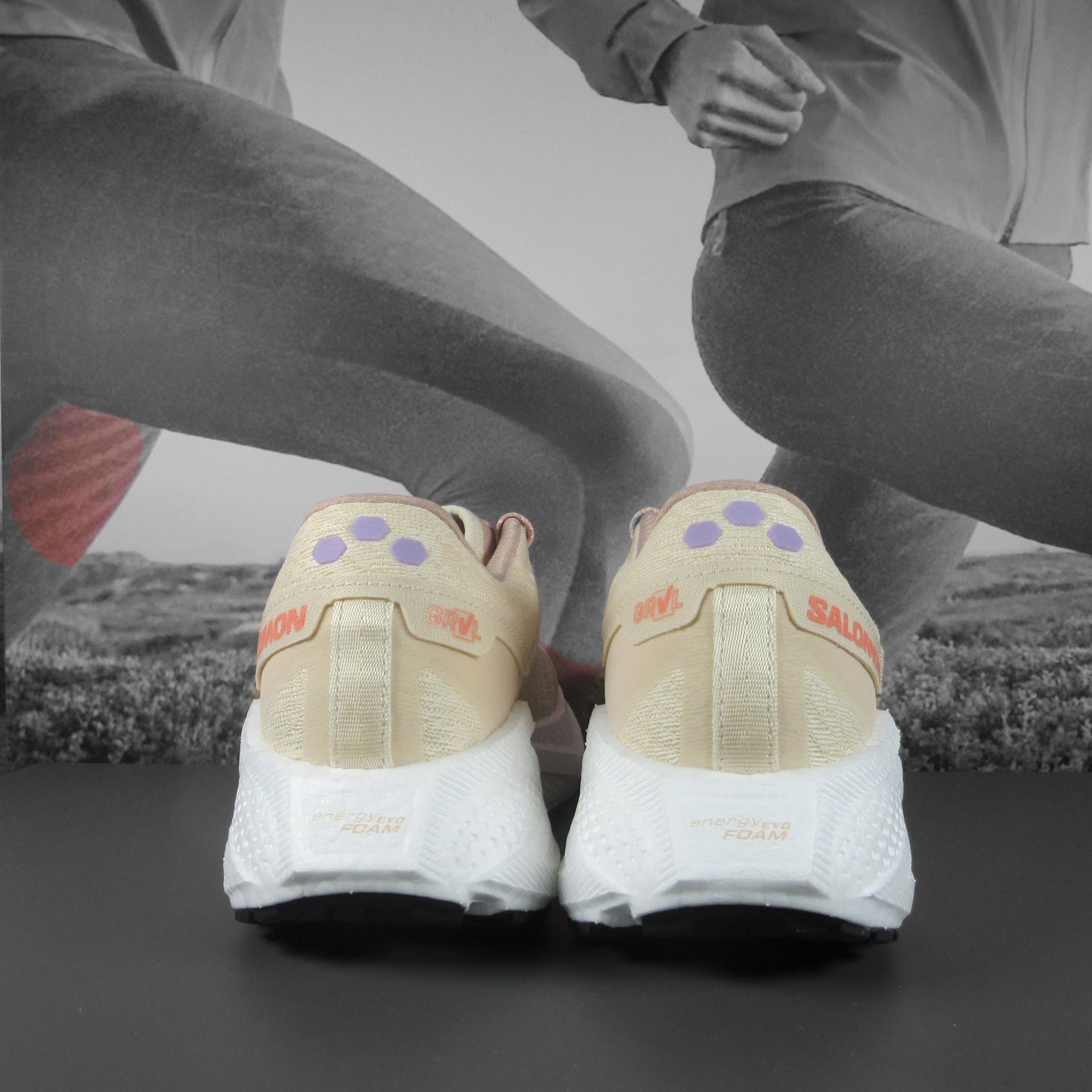 Salomon Aero Glide 3 GRVL Womens - Durban Runner 5.5 / Short Bread/White/Fusion Coral