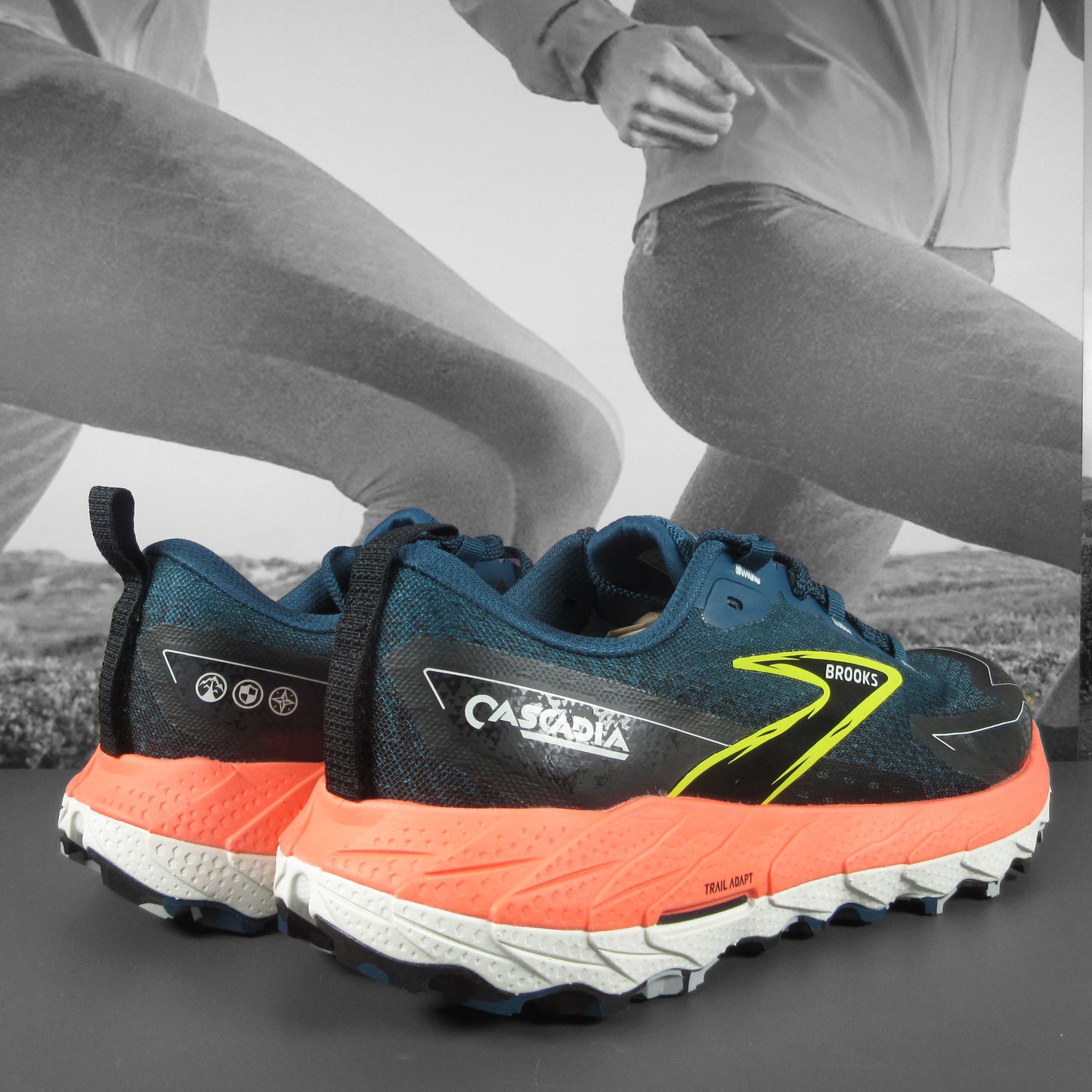 Brooks Cascadia 18 Womens - Durban Runner 4 / Black/Blue/Orange