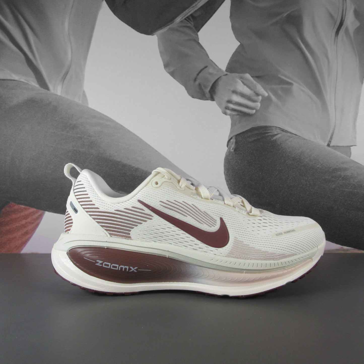 Nike Vomero 18 Womens Running Shoe - Durban Runner 4.5 / PALE IVORY/DARK TEAM RED-RED SEPIA