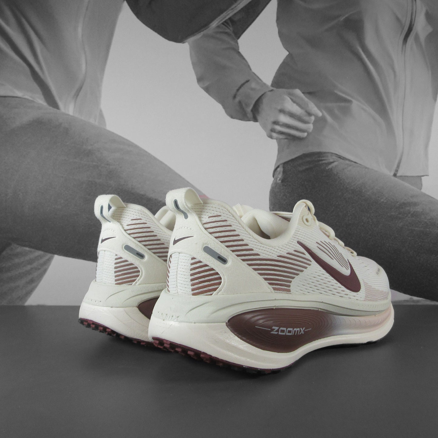 Nike Vomero 18 Womens Running Shoe - Durban Runner 4.5 / PALE IVORY/DARK TEAM RED-RED SEPIA
