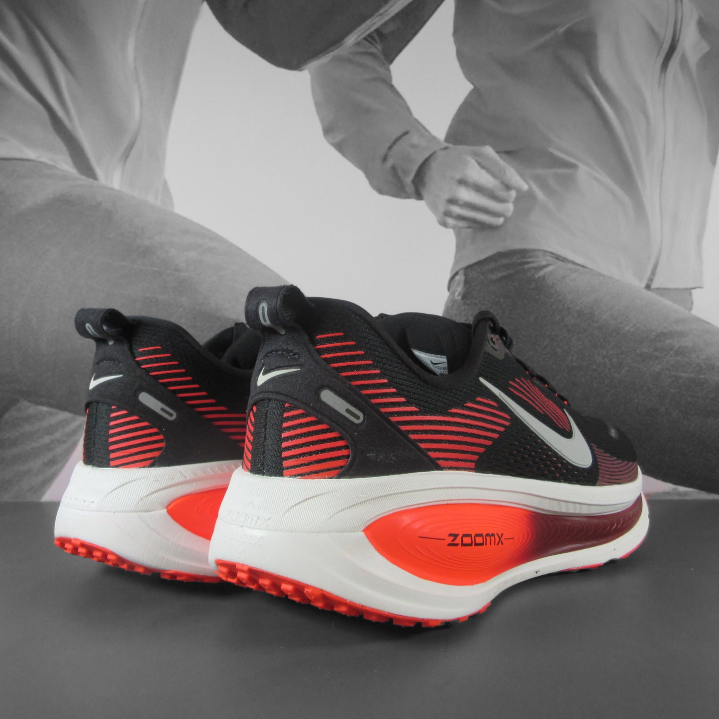 Nike Vomero 18 Mens Running Shoes - Durban Runner 6.5 / BLACK/SUMMIT WHITE-BRIGHT CRIMSON