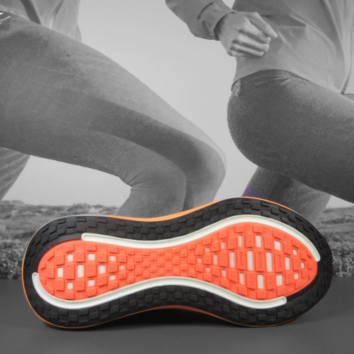 Nike Vomero Plus Mens - Durban Runner 8 / ORANGE PULSE/BLACK-HOT LAVA