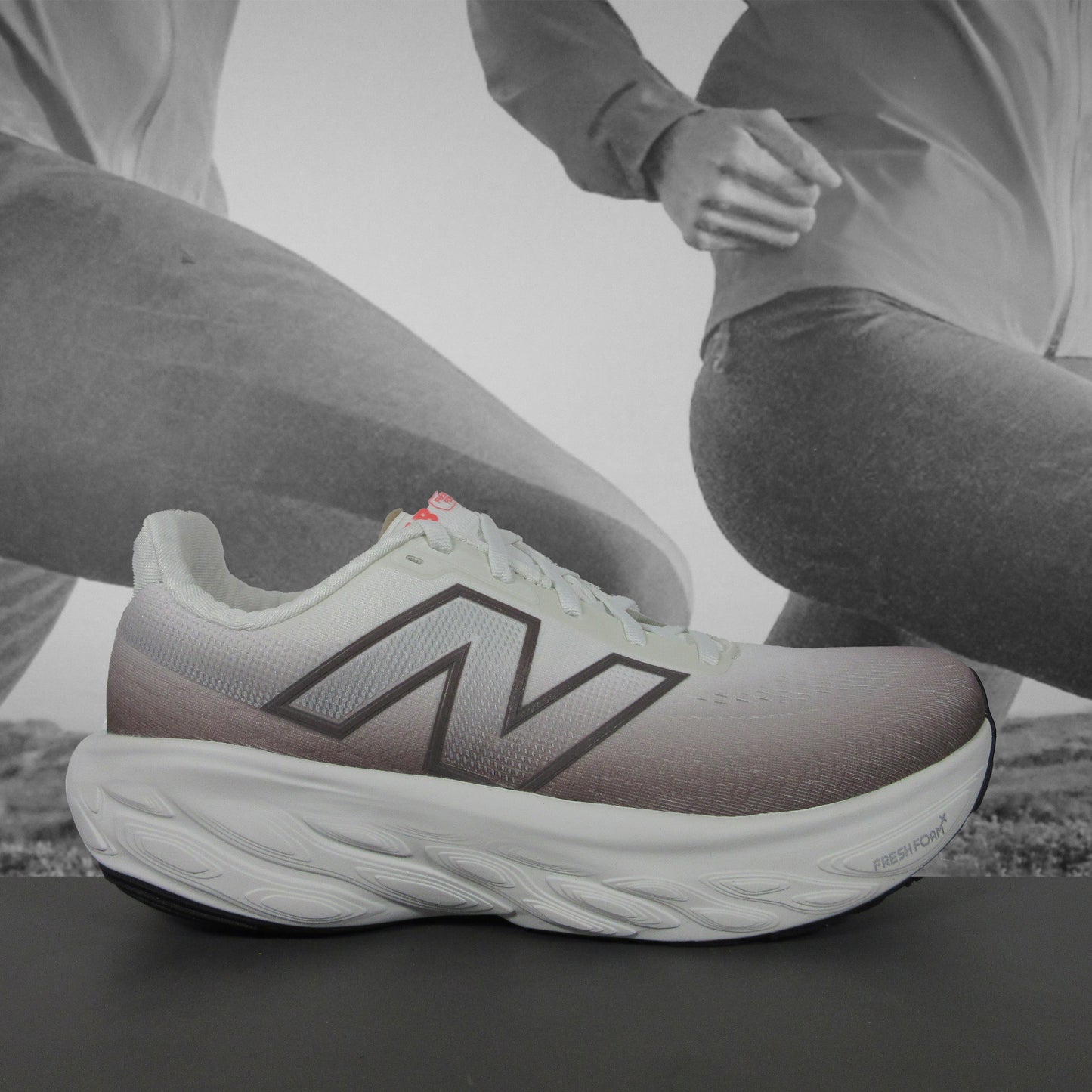 New Balance Fresh Foam X 1080v14 Mens (WIDE) - Durban Runner 8 / WHITE/BROWN