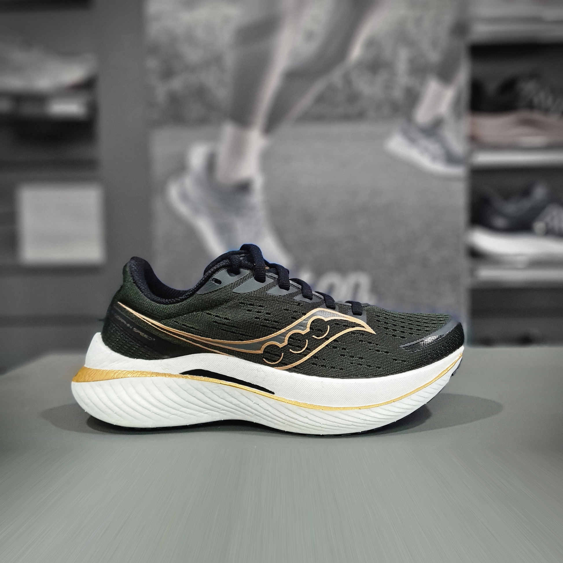 Saucony Endorphin Speed 3 Womens - Durban Runner 6 / Black/Gold Stack