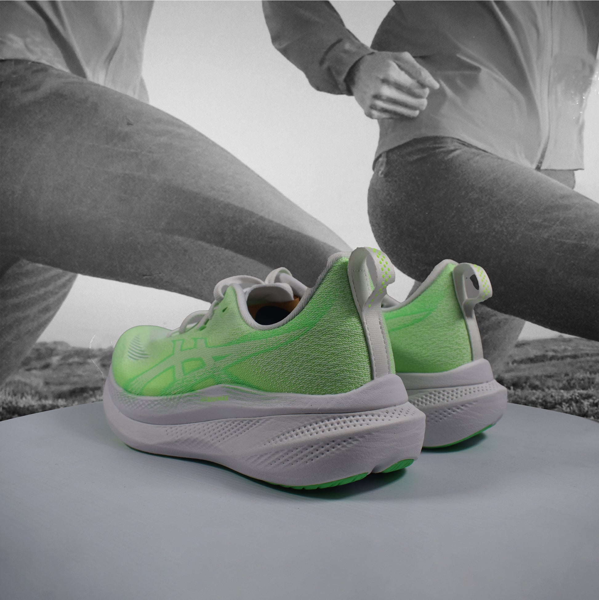 Asics GLIDERIDE MAX 2 Womens Road Running Shoes - Durban Runner 5 / WHITE/VITAL GREEN