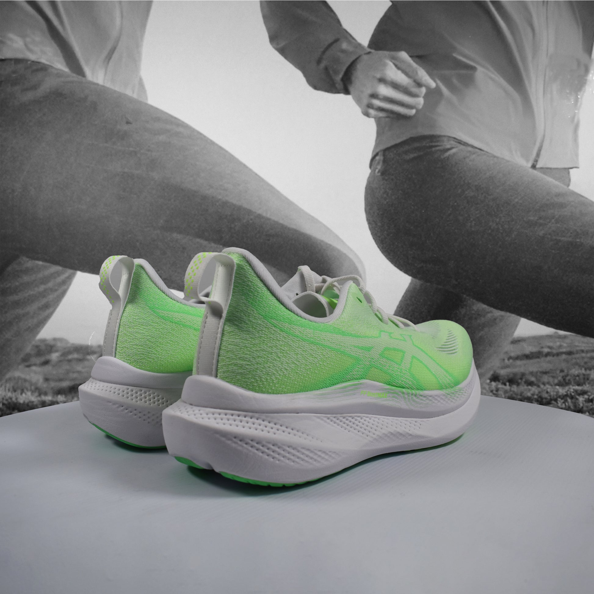 Asics GLIDERIDE MAX 2 Womens Road Running Shoes - Durban Runner 5 / WHITE/VITAL GREEN