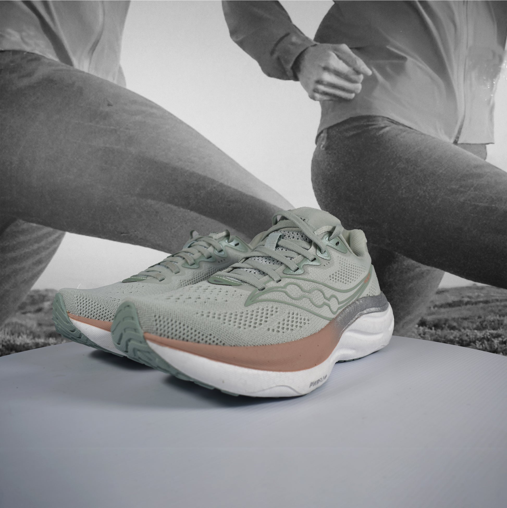 Saucony Ride 19 Womens Running Shoes - Durban Runner 4 / MIST/CAMEO