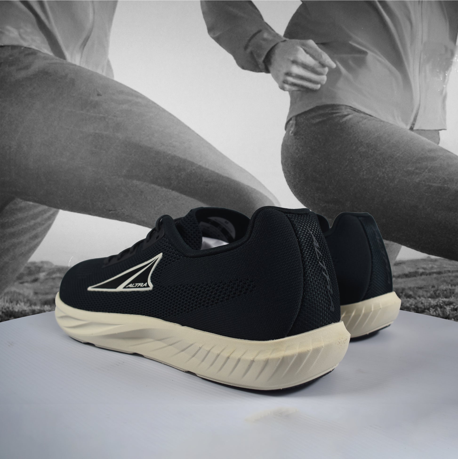 Altra Escalante 4 Mens - Durban Runner 7 / Black/White