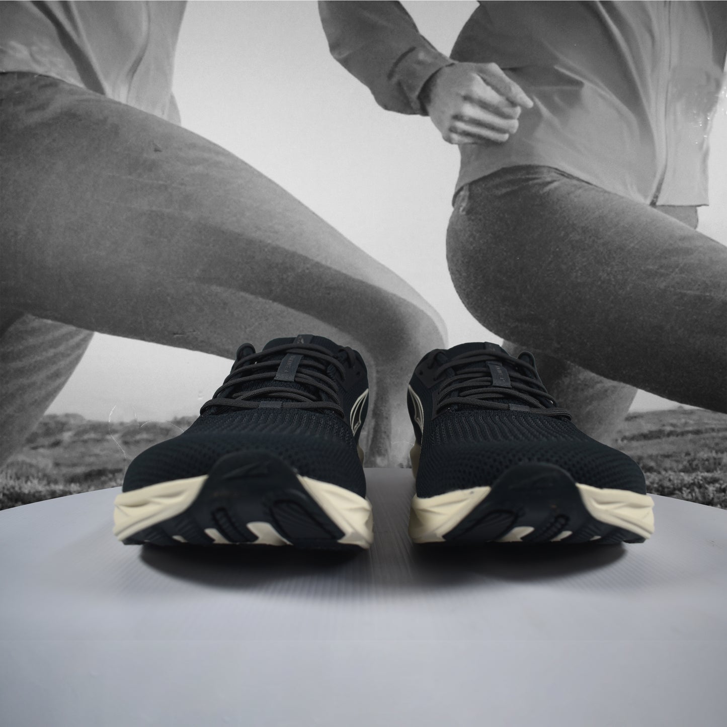 Altra Escalante 4 Mens - Durban Runner 7 / Black/White