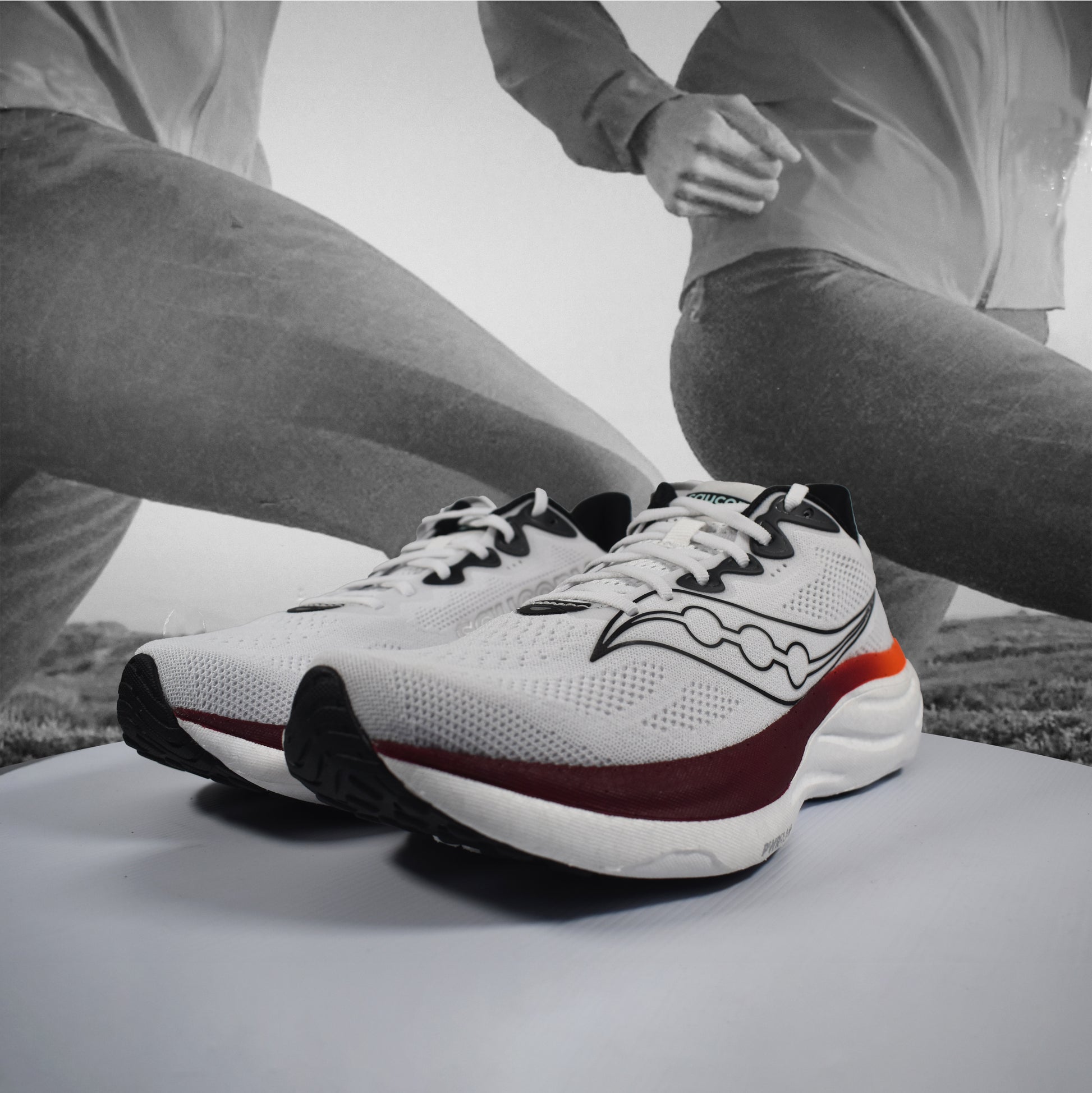 Saucony Ride 19 Mens Running Shoes - Durban Runner 7 / WHITE/CRIMSON