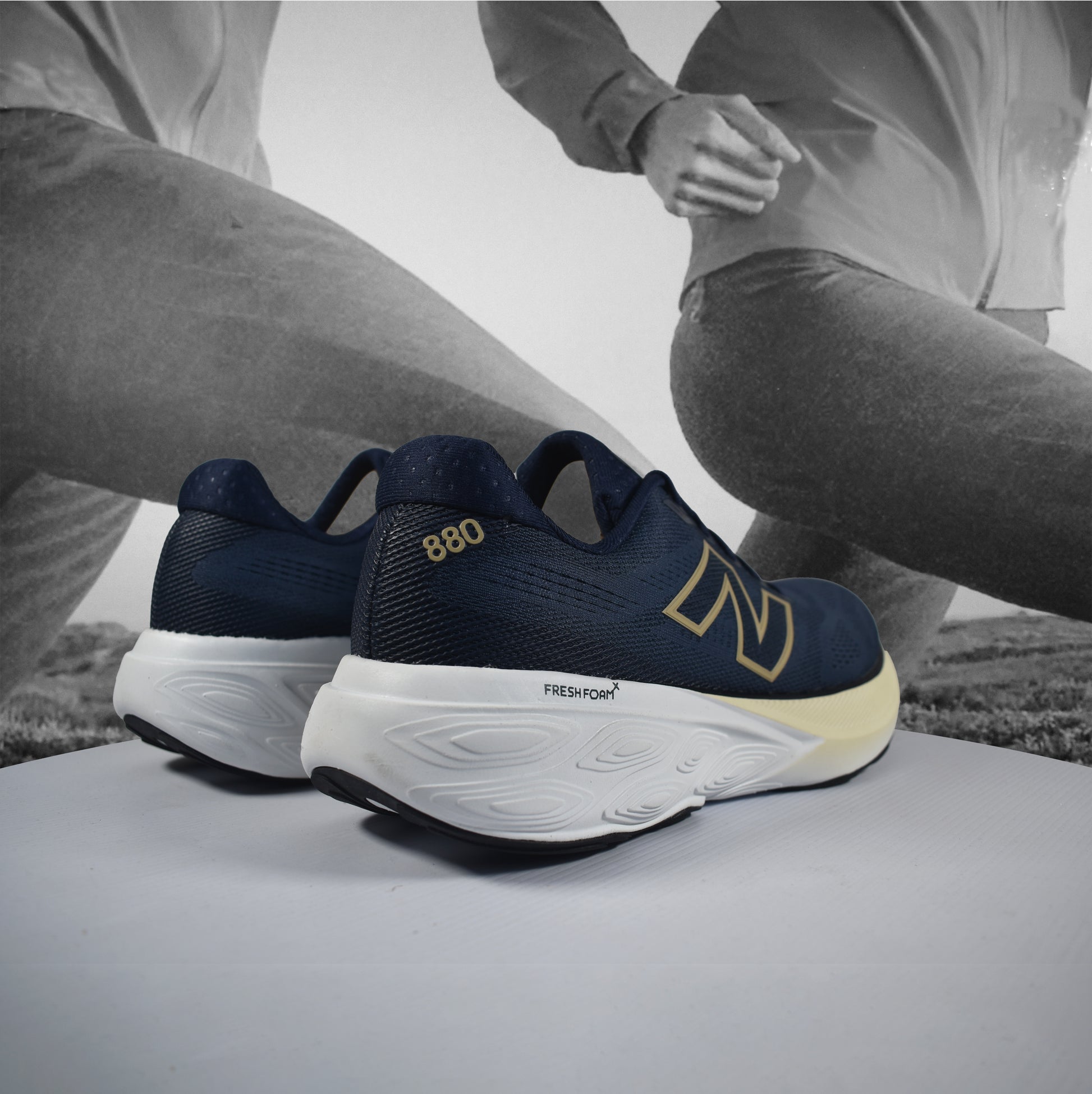 New Balance 880 V15 D Mens Road Running (Normal Width) - Durban Runner 7.5 / Navy/White