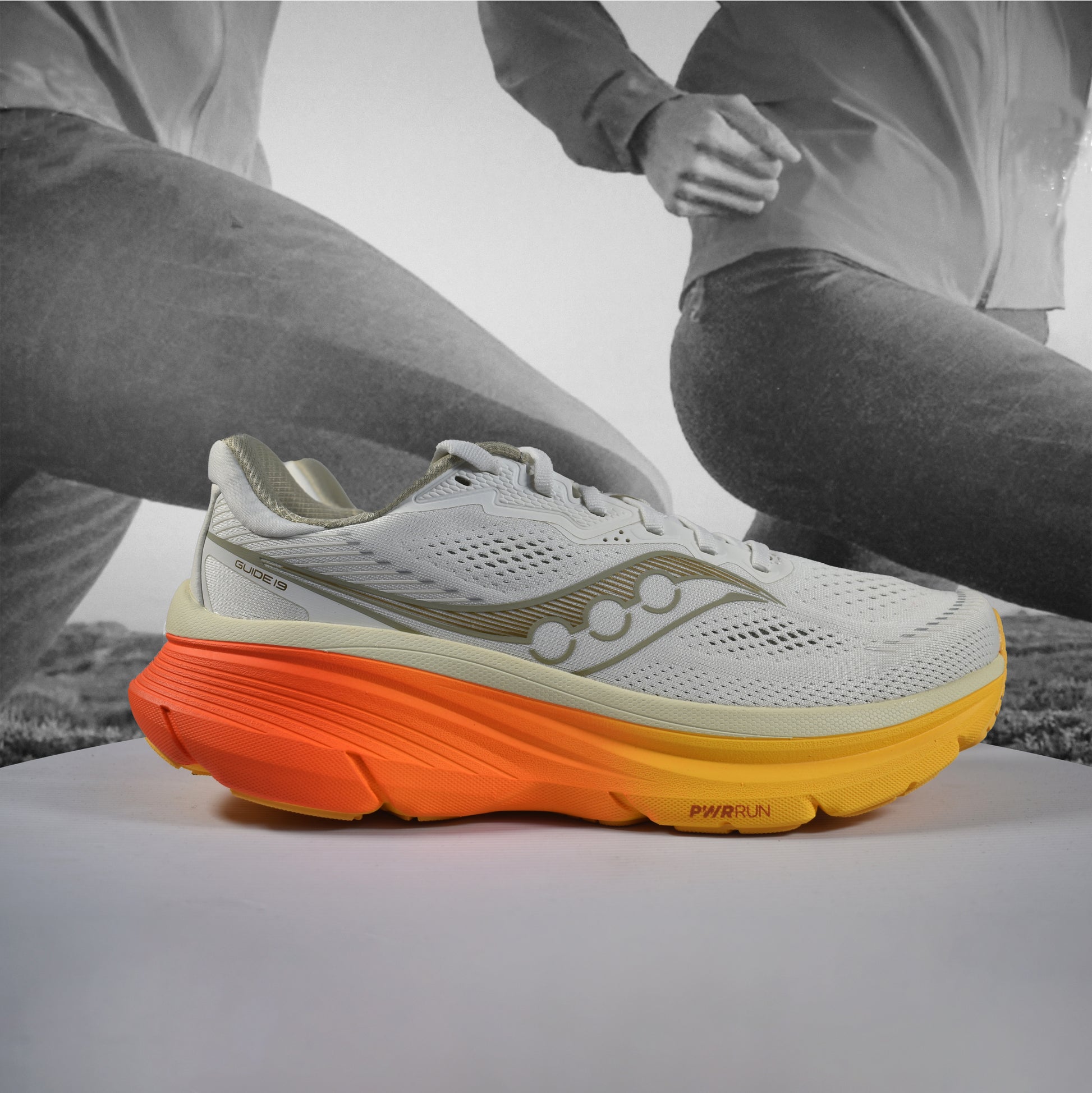 Saucony Guide 19 Mens Road Running Shoes - Durban Runner 7.5 / IVORY/FIRE