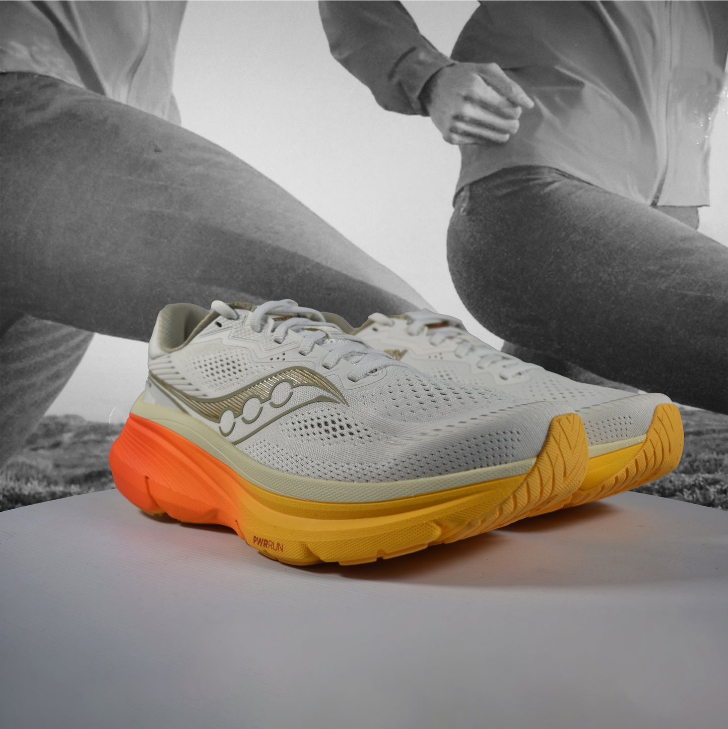 Saucony Guide 19 Mens Road Running Shoes - Durban Runner 7.5 / IVORY/FIRE