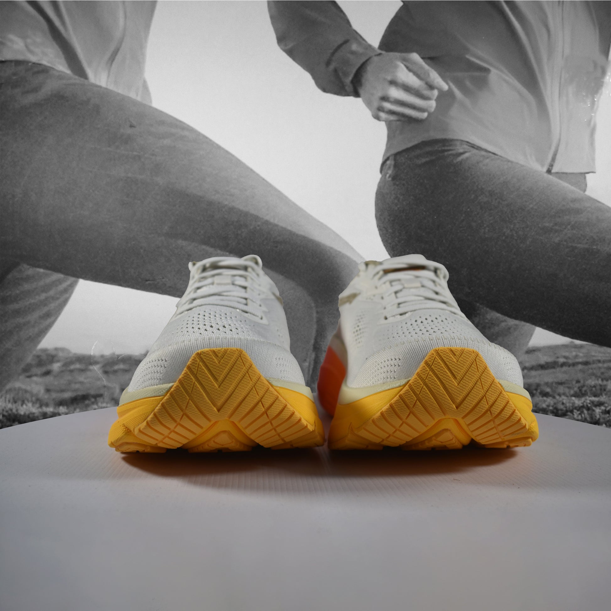 Saucony Guide 19 Mens Road Running Shoes - Durban Runner 7.5 / IVORY/FIRE