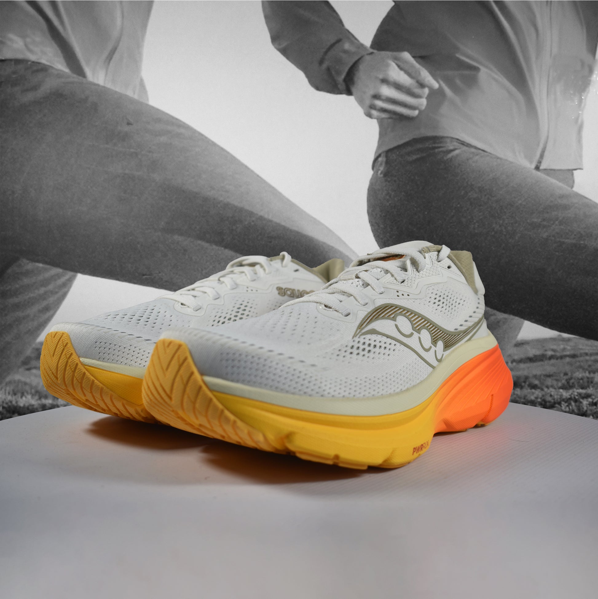 Saucony Guide 19 Mens Road Running Shoes - Durban Runner 7.5 / IVORY/FIRE