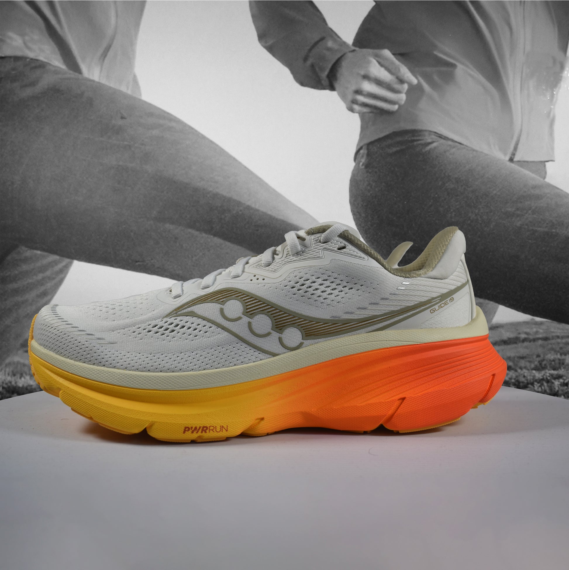 Saucony Guide 19 Mens Road Running Shoes - Durban Runner 7.5 / IVORY/FIRE