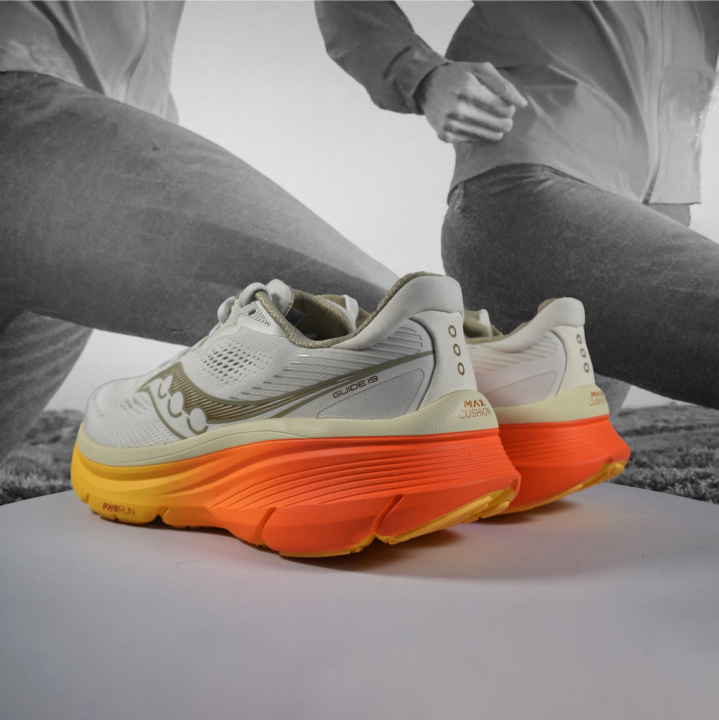 Saucony Guide 19 Mens Road Running Shoes - Durban Runner 7.5 / IVORY/FIRE