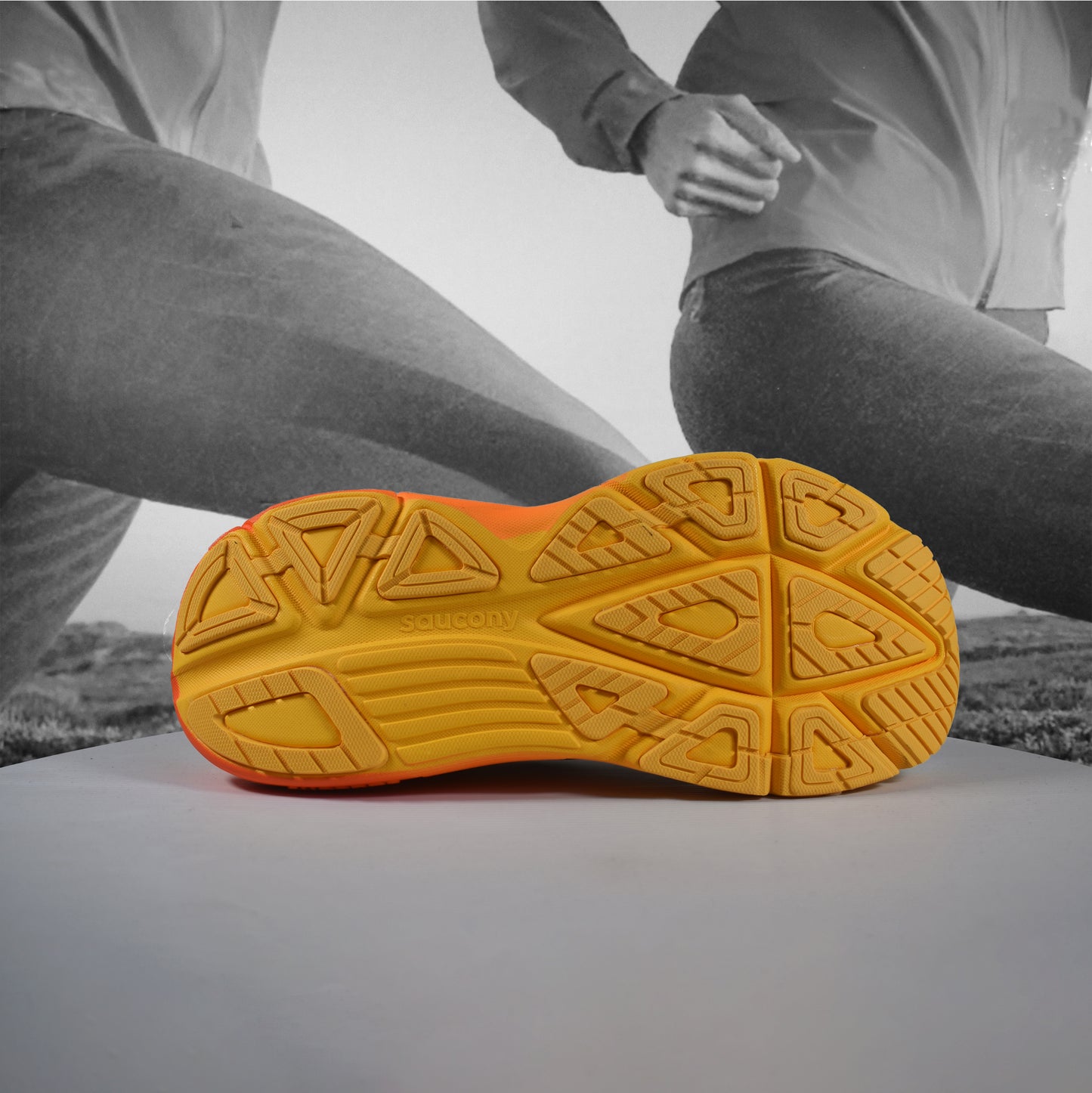 Saucony Guide 19 Mens Road Running Shoes - Durban Runner 7.5 / IVORY/FIRE