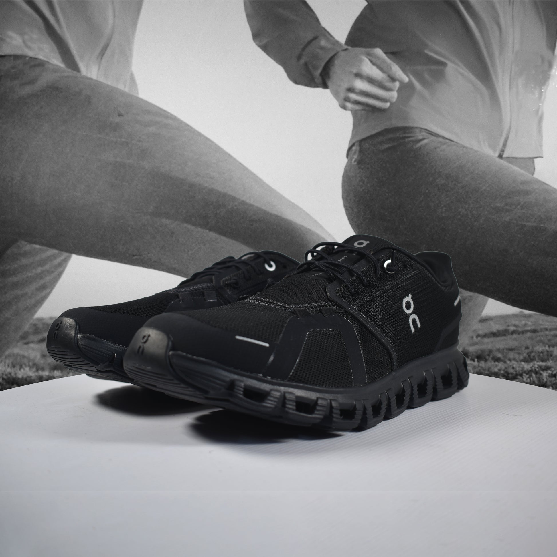 On Cloud 6 Mens Running Shoe - Durban Runner 7 / Black - Black