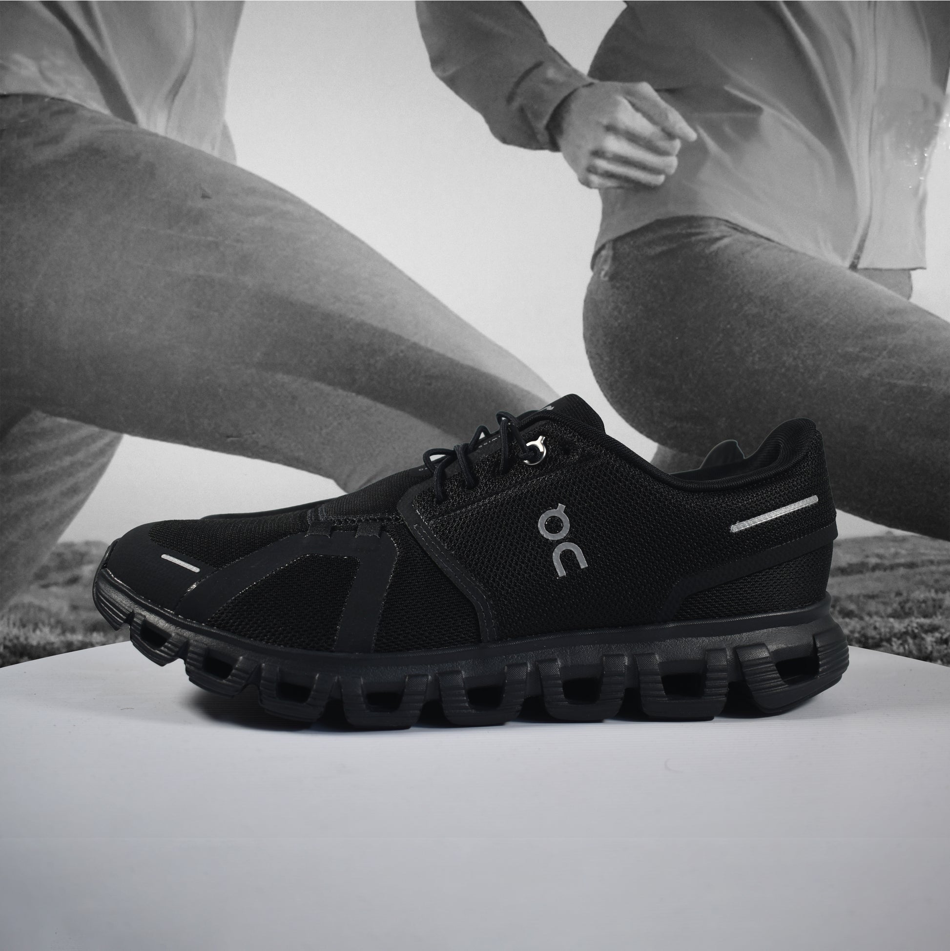 On Cloud 6 Mens Running Shoe - Durban Runner 7 / Black - Black