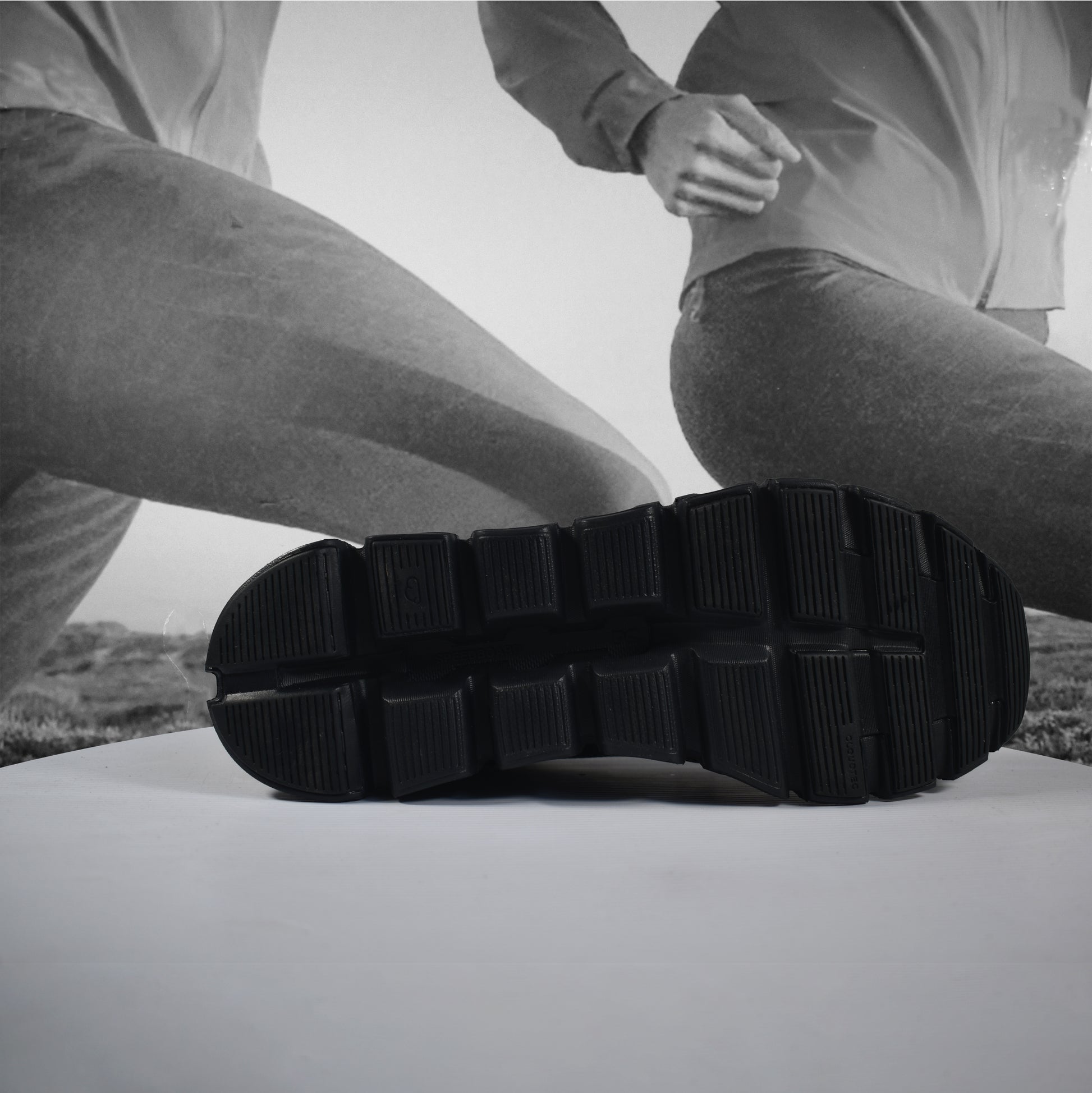 On Cloud 6 Mens Running Shoe - Durban Runner 7 / Black - Black