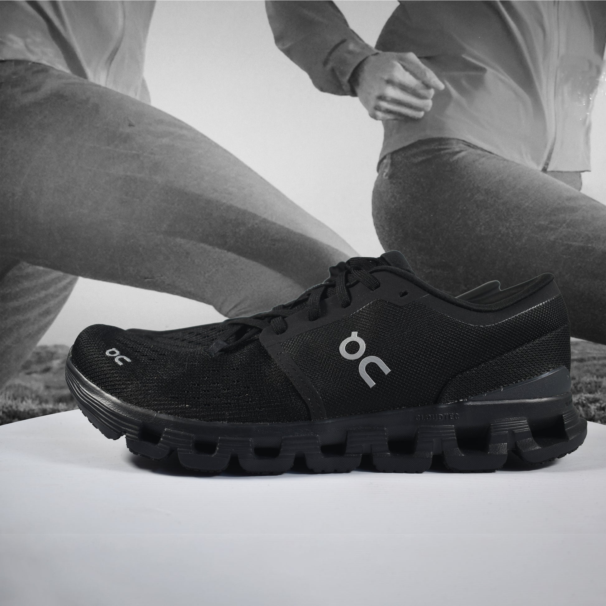 On Mens Cloud X 4 Training Shoes - Durban Runner 7.5 / Black - Eclipse