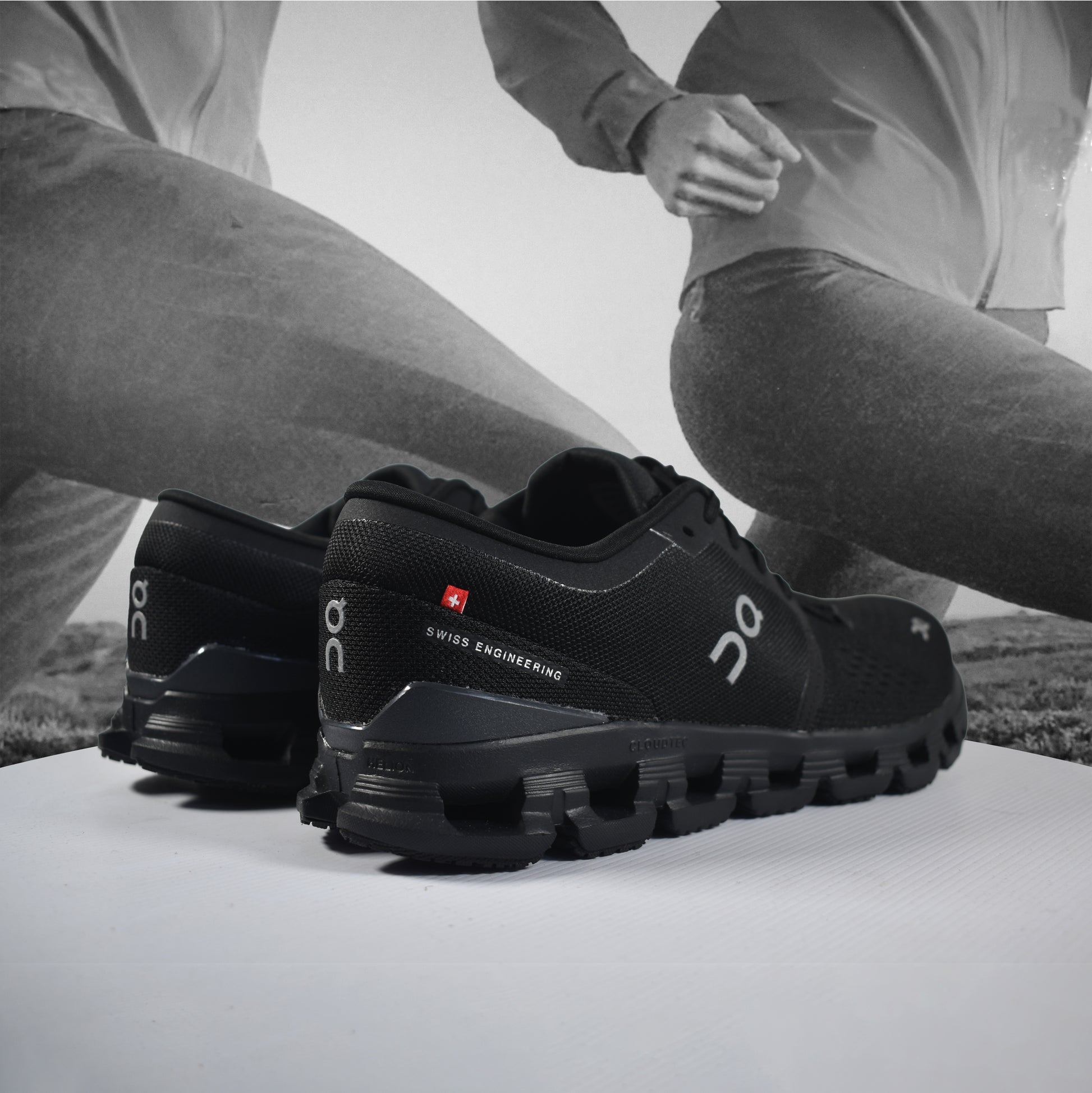On Mens Cloud X 4 Training Shoes - Durban Runner 7.5 / Black - Eclipse