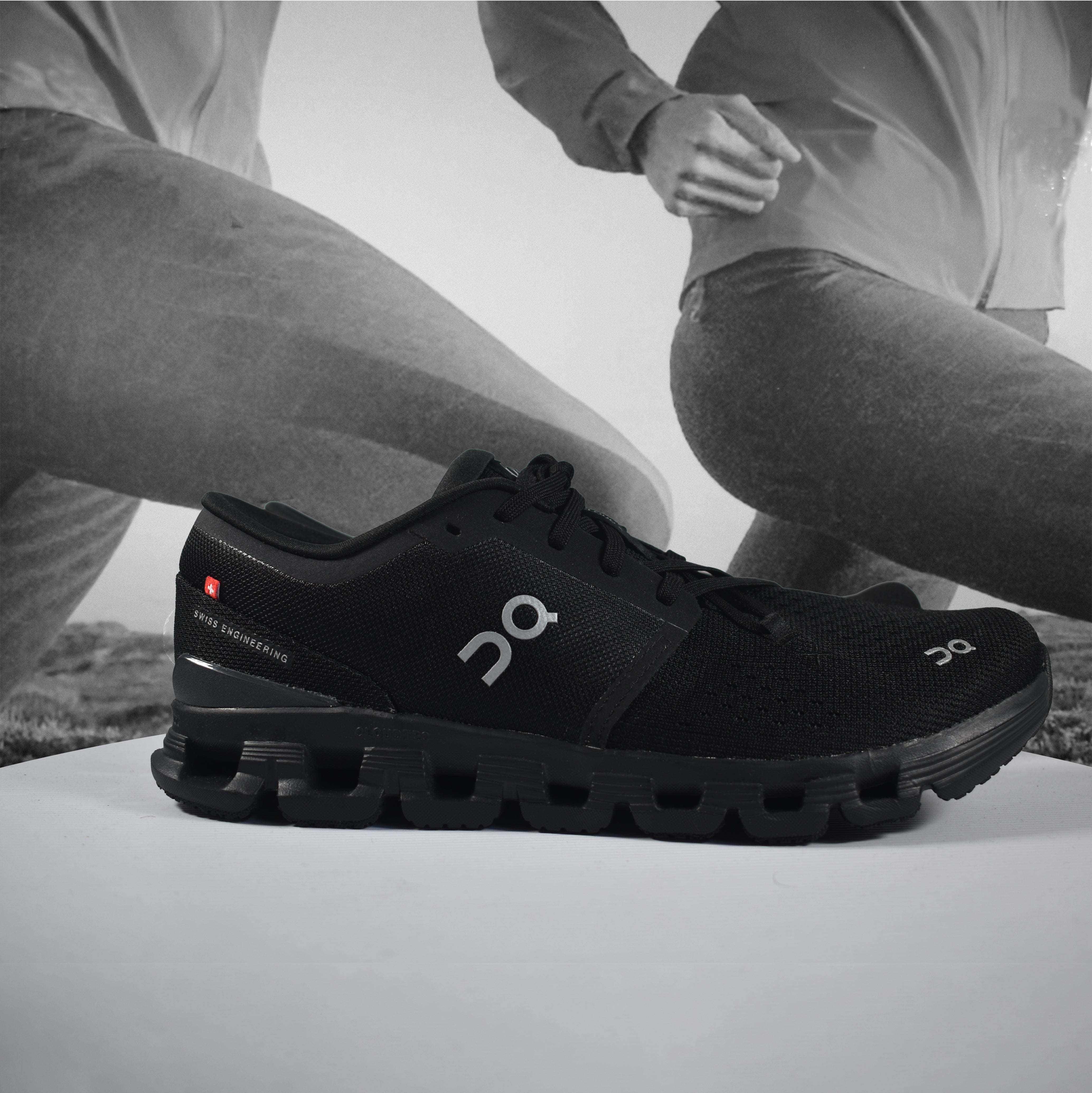 On Mens Cloud X 4 Training Shoes - Durban Runner 7.5 / Black - Eclipse