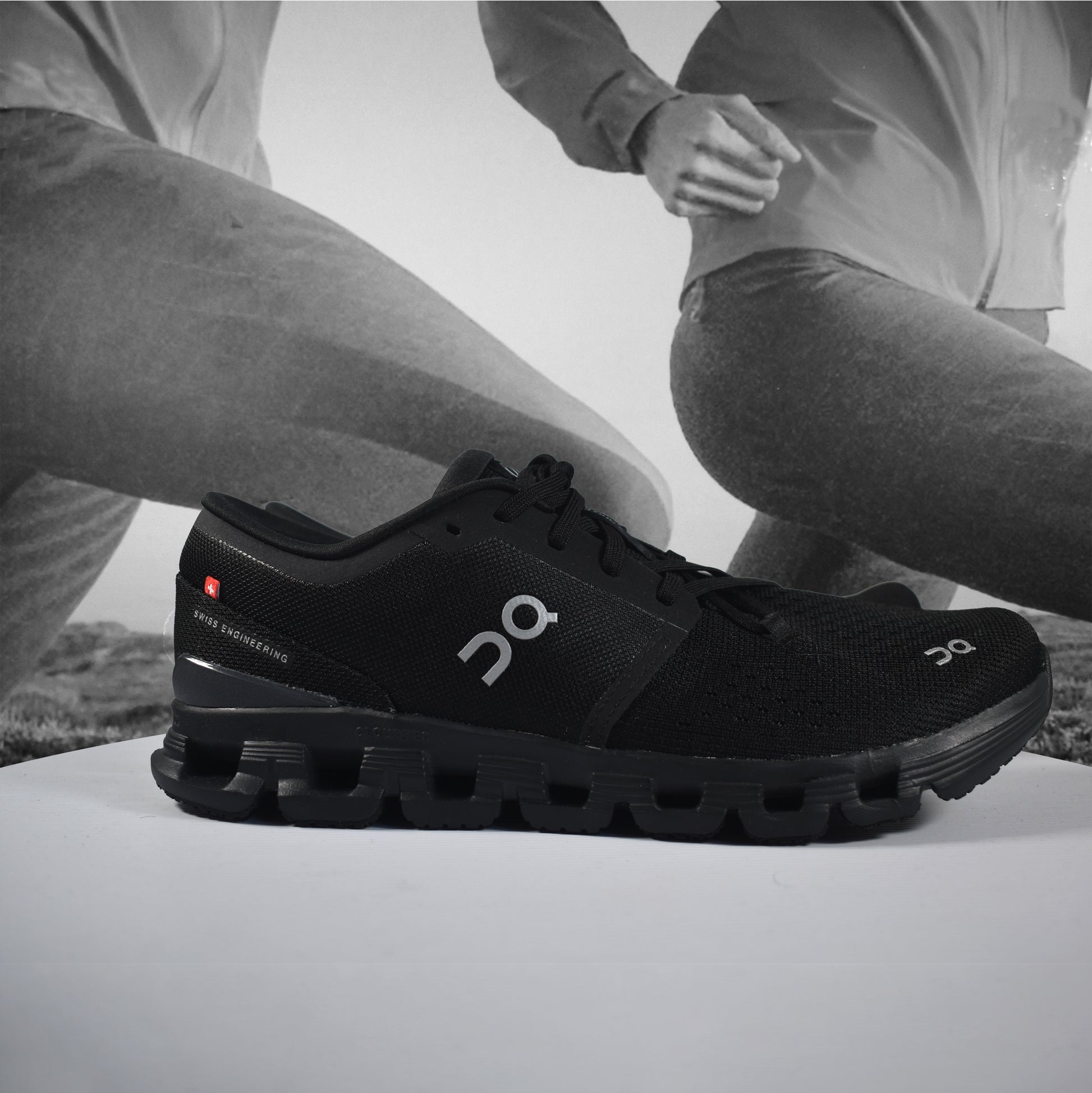 On Mens Cloud X 4 Training Shoes - Durban Runner 7.5 / Black - Eclipse