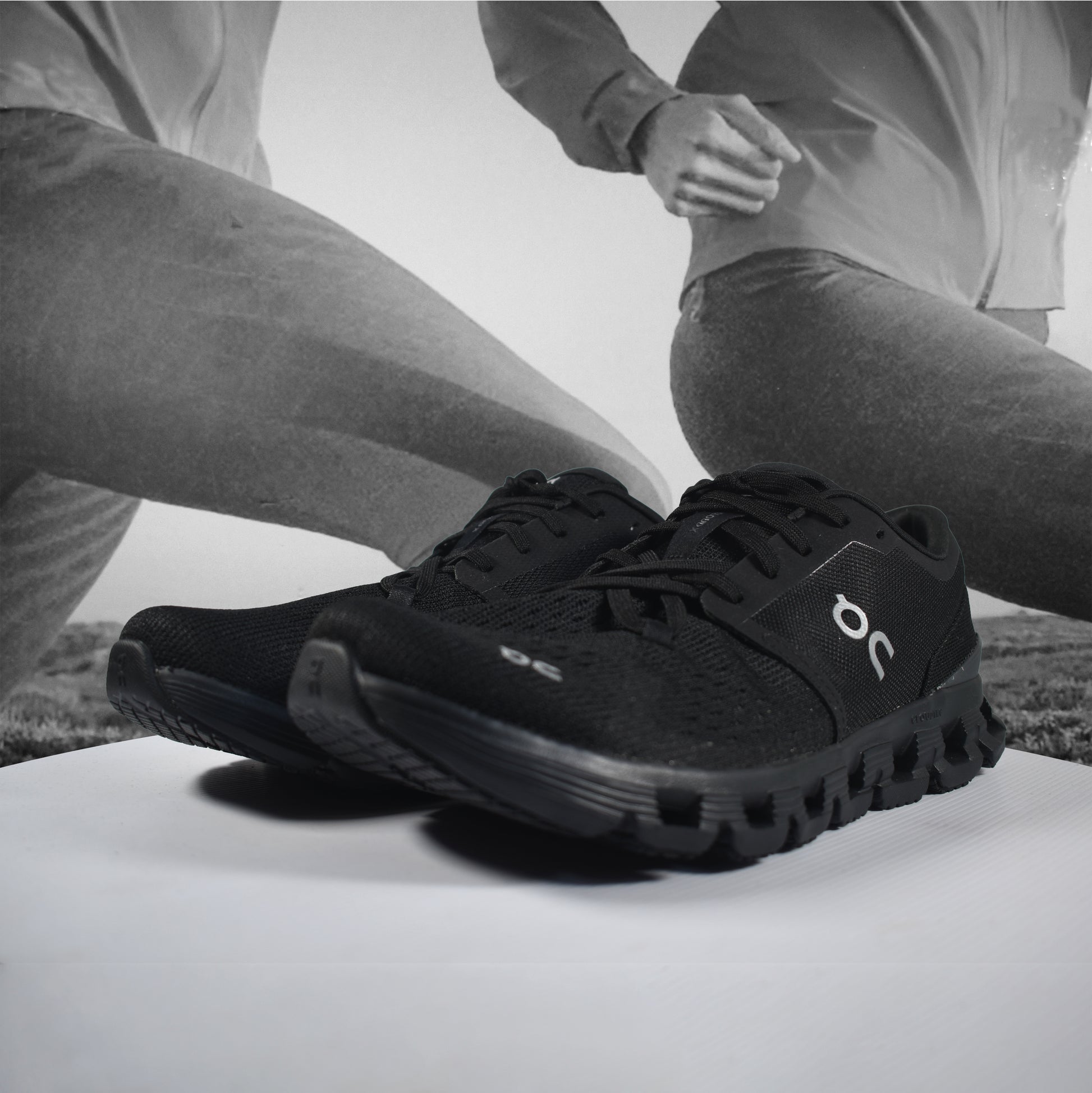 On Mens Cloud X 4 Training Shoes - Durban Runner 7.5 / Black - Eclipse