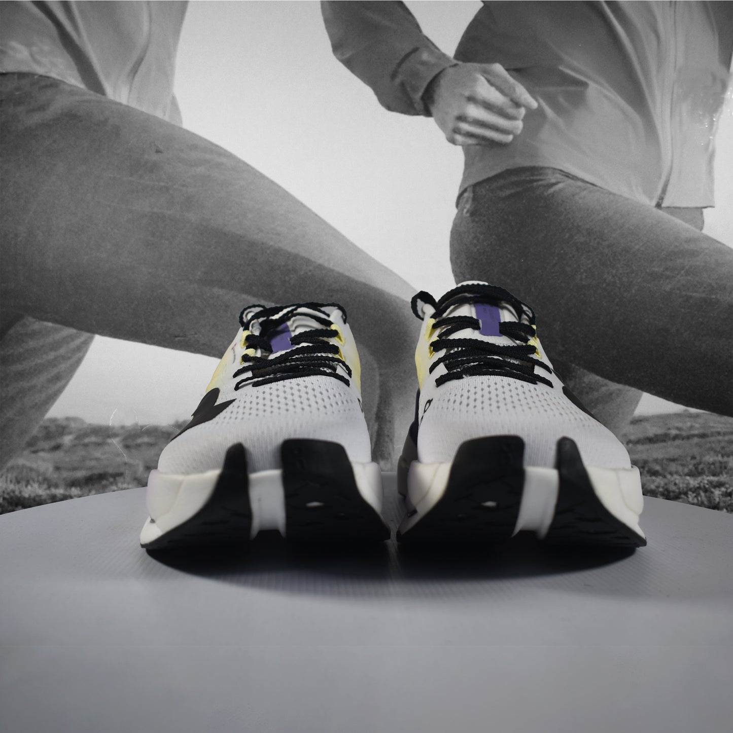 On Cloud Cloudboom Max Mens Running Shoes - Durban Runner 7.5 / White - Juniper