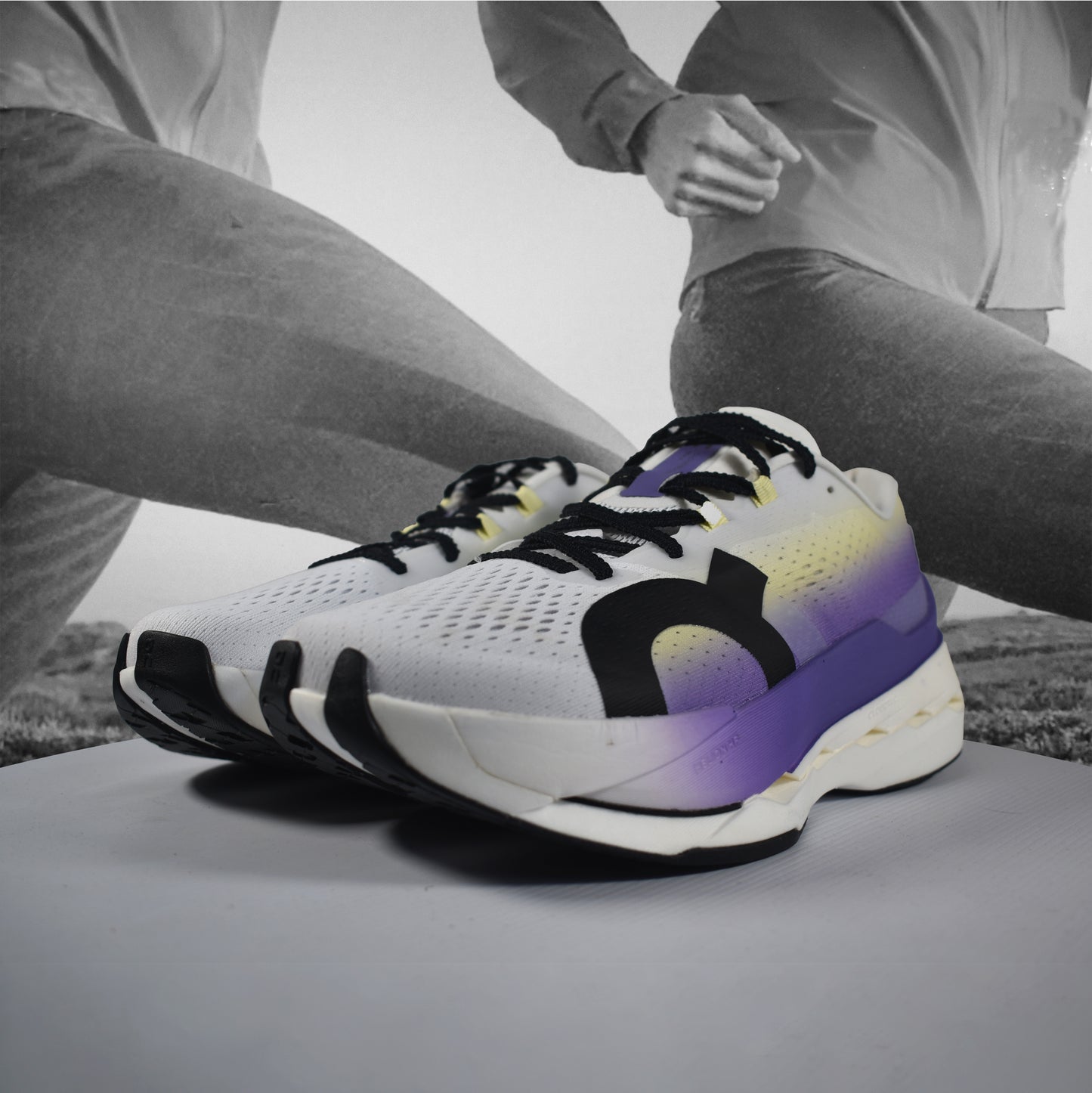 On Cloud Cloudboom Max Mens Running Shoes - Durban Runner 7.5 / White - Juniper