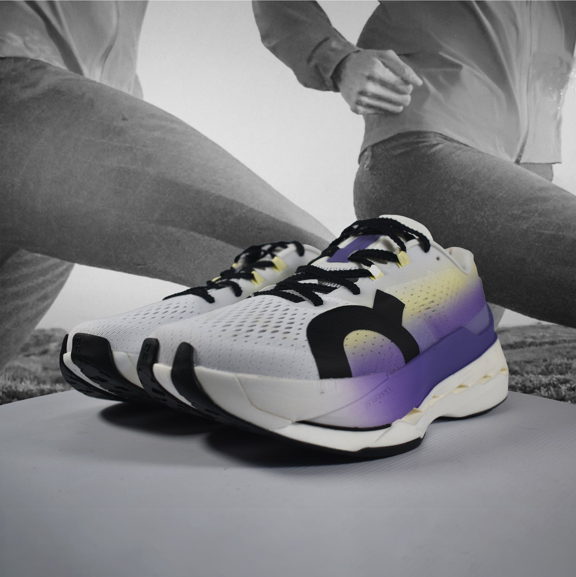 On Cloud Cloudboom Max Mens Running Shoes - Durban Runner 7.5 / White - Juniper