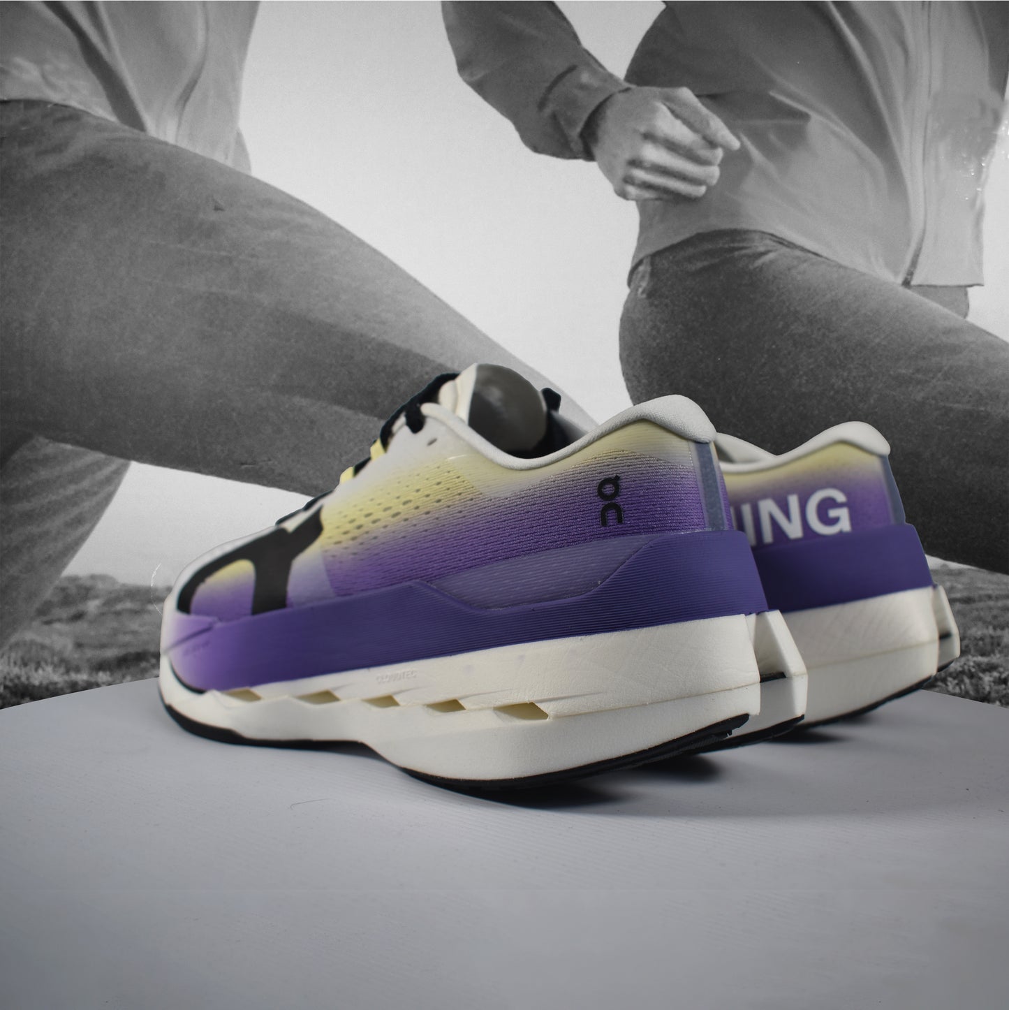 On Cloud Cloudboom Max Mens Running Shoes - Durban Runner 7.5 / White - Juniper