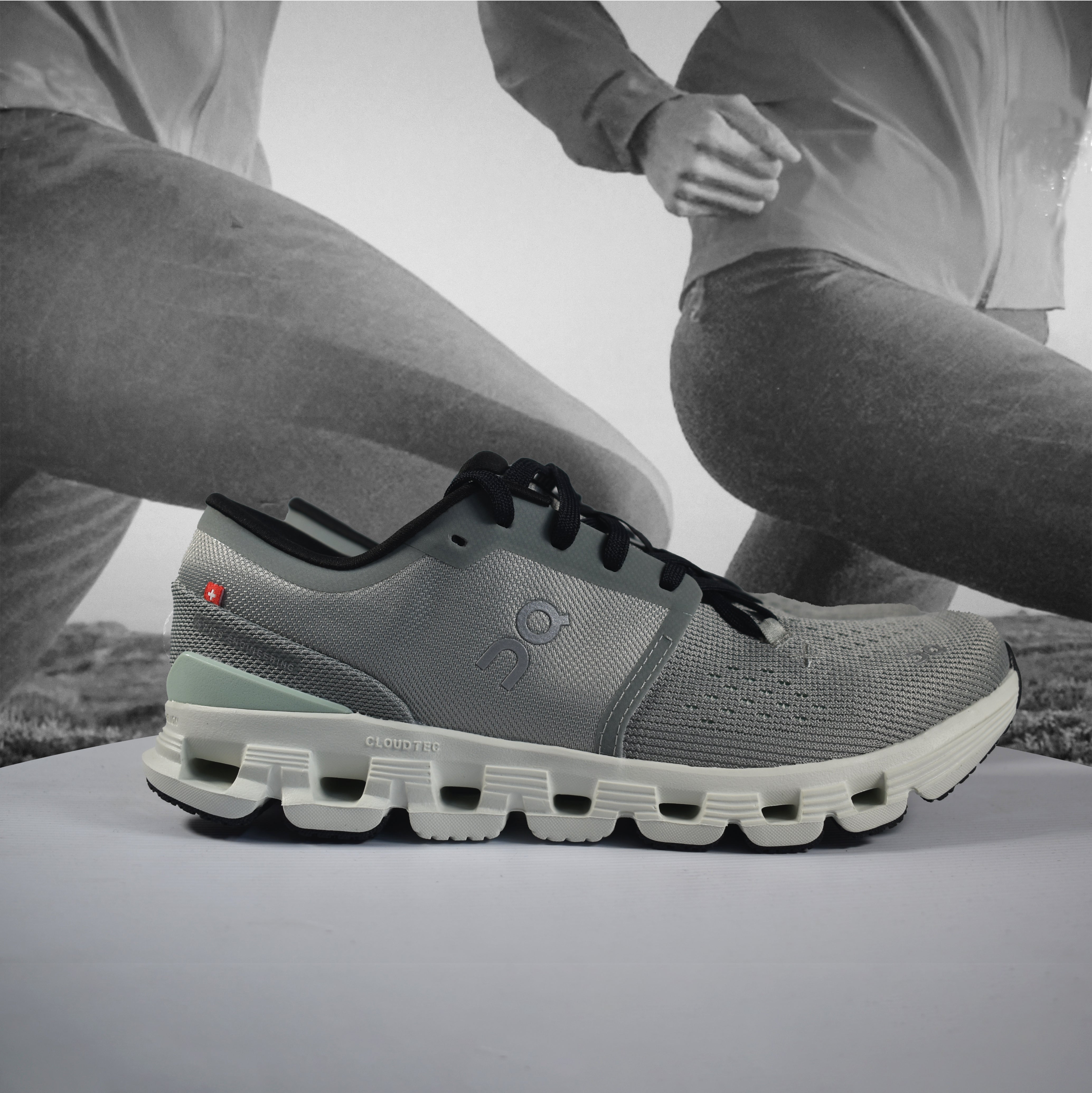 On Cloud X 4 Mens Training Shoes - Durban Runner 7 / Tin - Iceberg