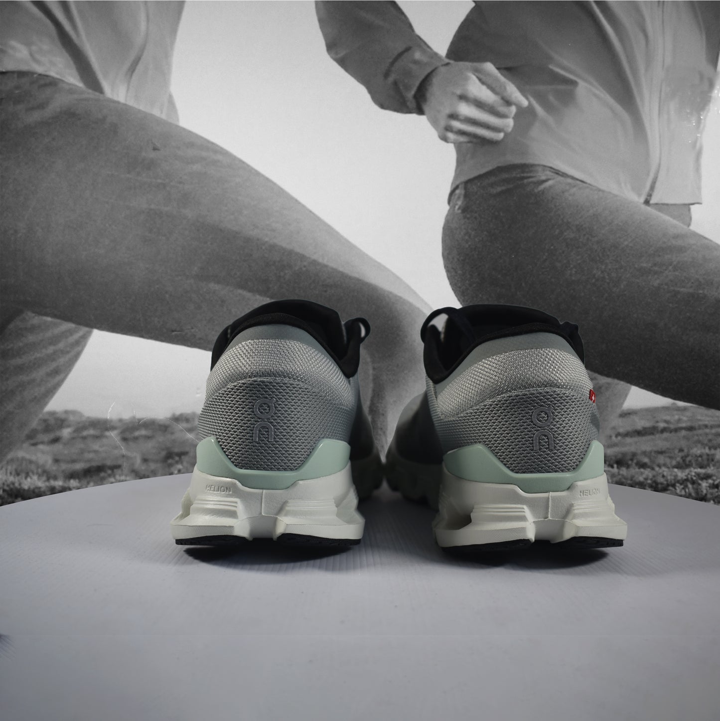On Cloud X 4 Mens Training Shoes - Durban Runner 7 / Tin - Iceberg